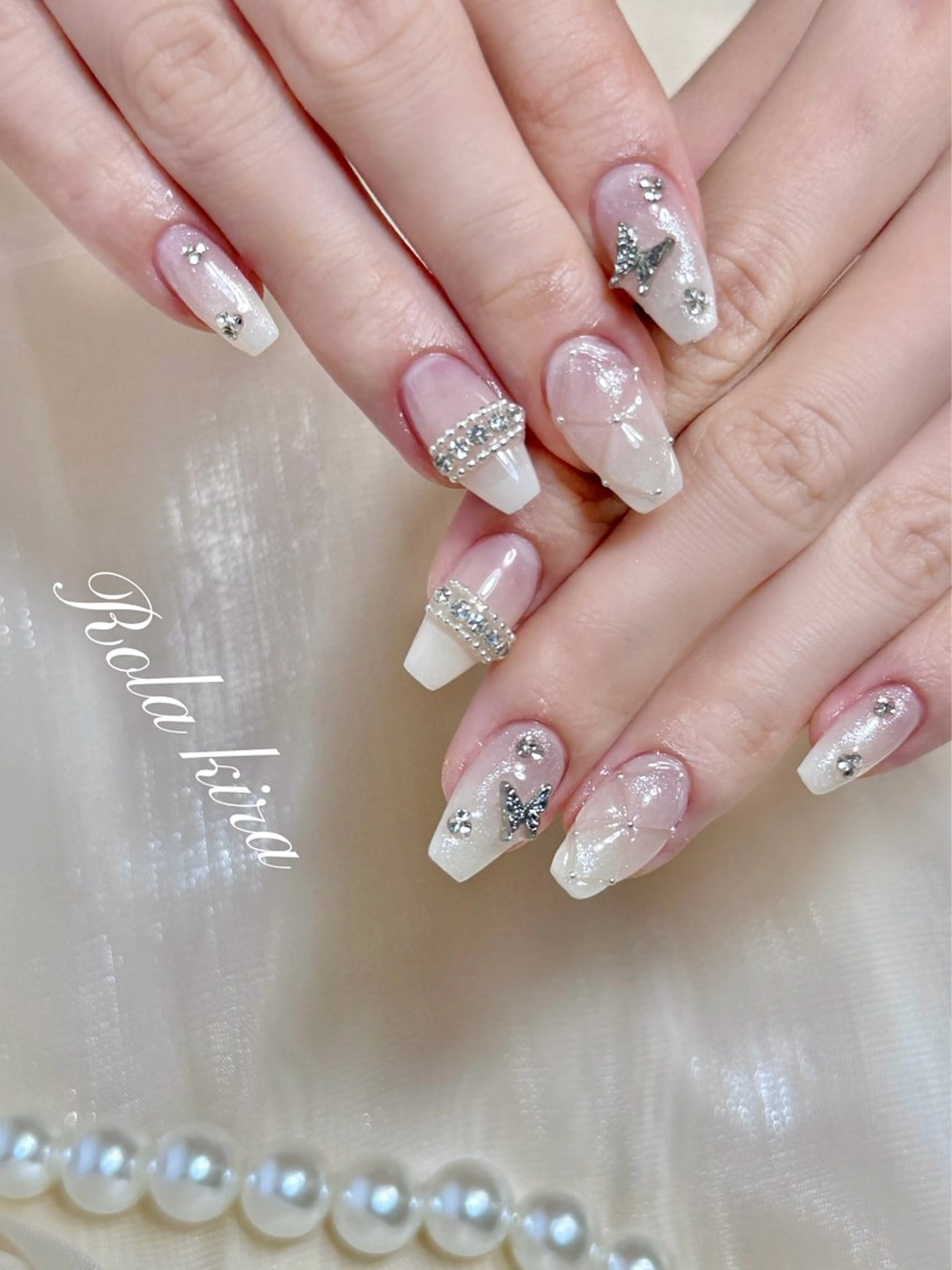 ネイル フラワーネイル フレンチネイル ガラスフレンチ キラキラネイル 韓国ネイル Rola kira nail salon所属・Rola kira 麗のネイルデザイン