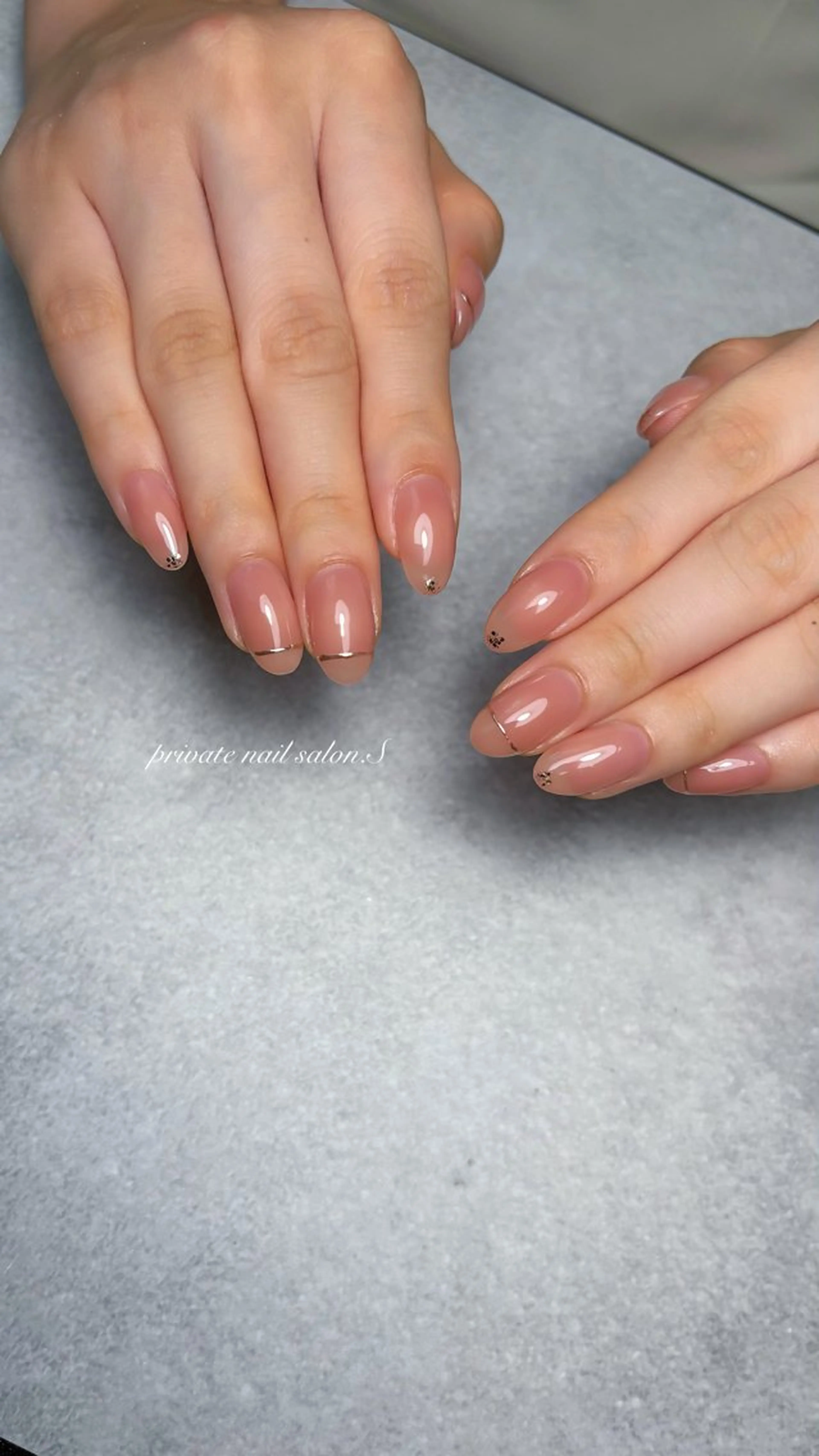 ネイル アートネイル ジェルネイル ゴールド ラメ(グリッター) ミラーネイル ハンドネイル 関山 志乃のネイルデザイン