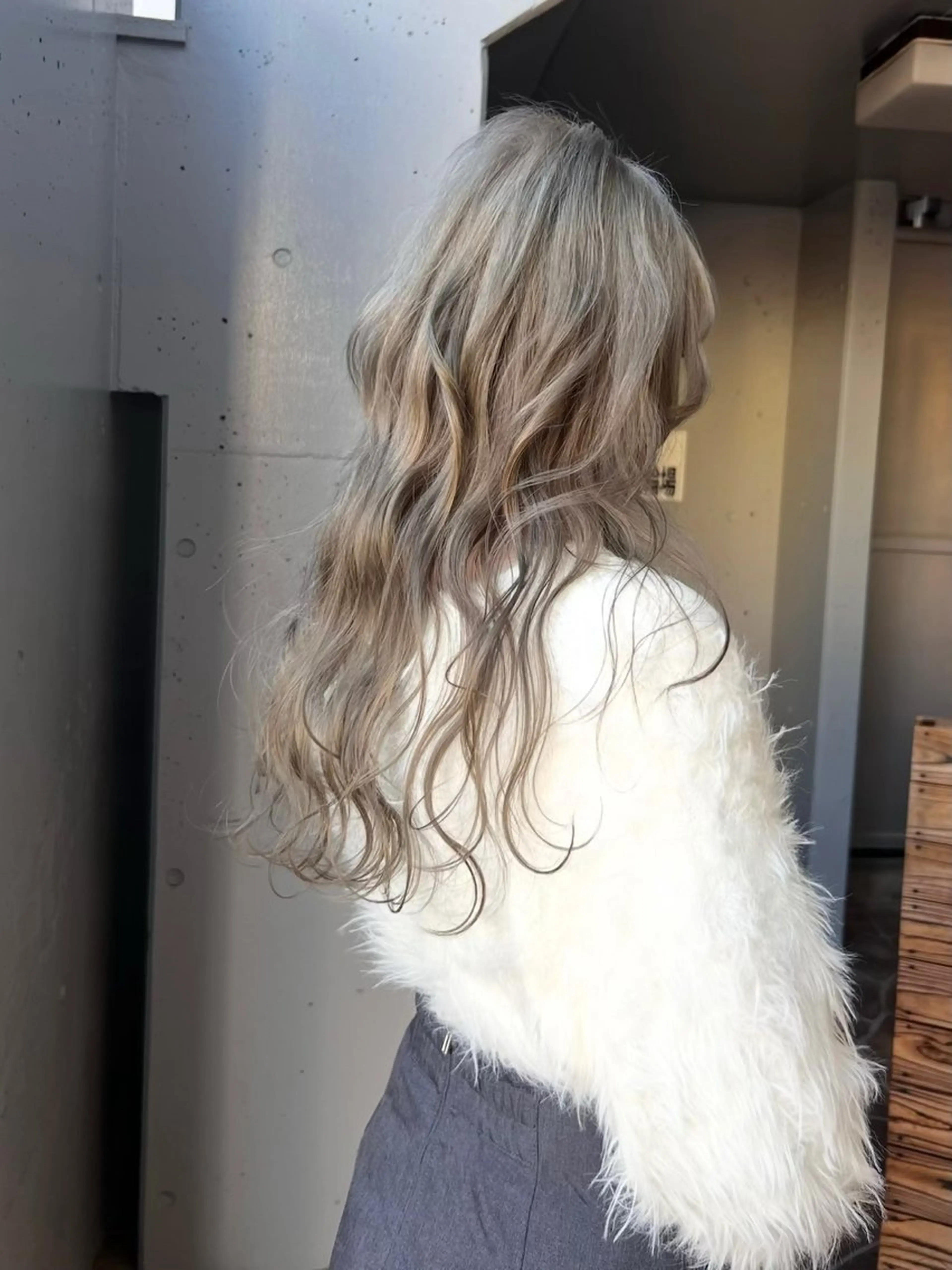 ロング カラー ブリーチ レイヤーカット カット ヘアカラー トリートメント 松本 夢のヘアスタイル