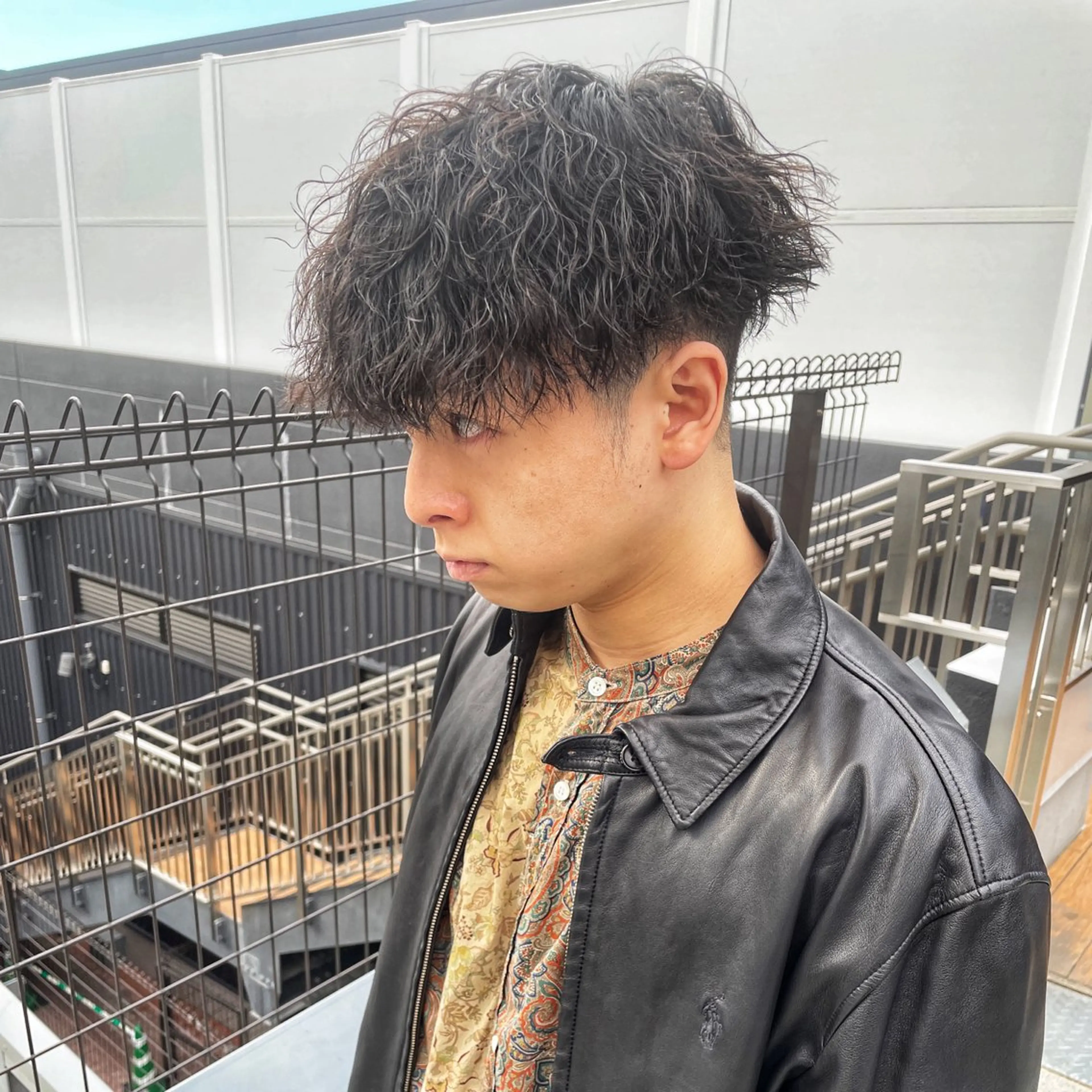 ショート パーマ メンズ メンズパーマ メンズツイストパーマ ツイストスパイラルパーマ 波巻きパーマ ニュアンスパーマ パーマ メンズヘア特化 崎田 成人のヘアスタイル