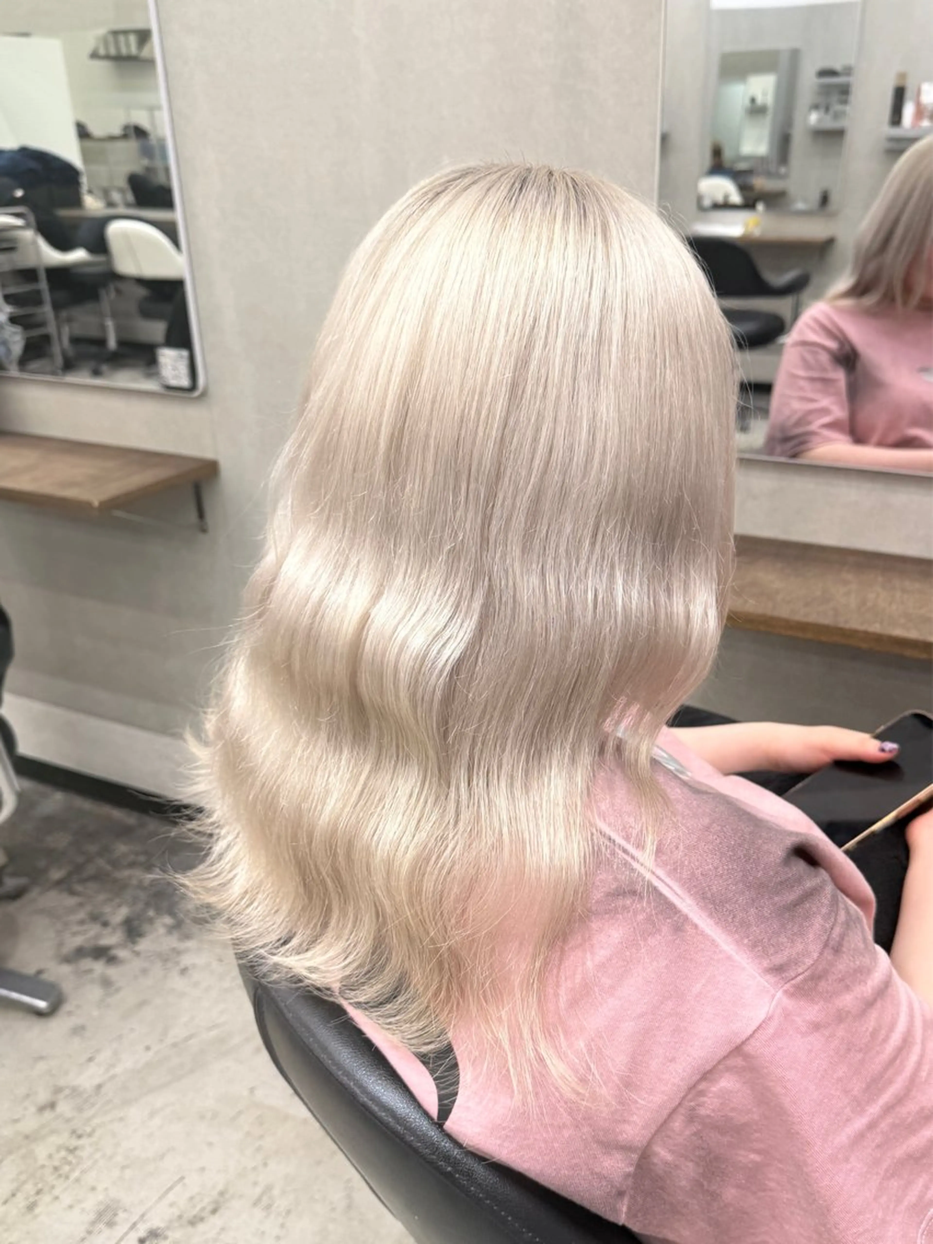 セミロング カラー ブロンド ホワイトブロンド 🩷hair salon dot. tokyo color 🩷所属・hao 🎀🫧のヘアスタイル