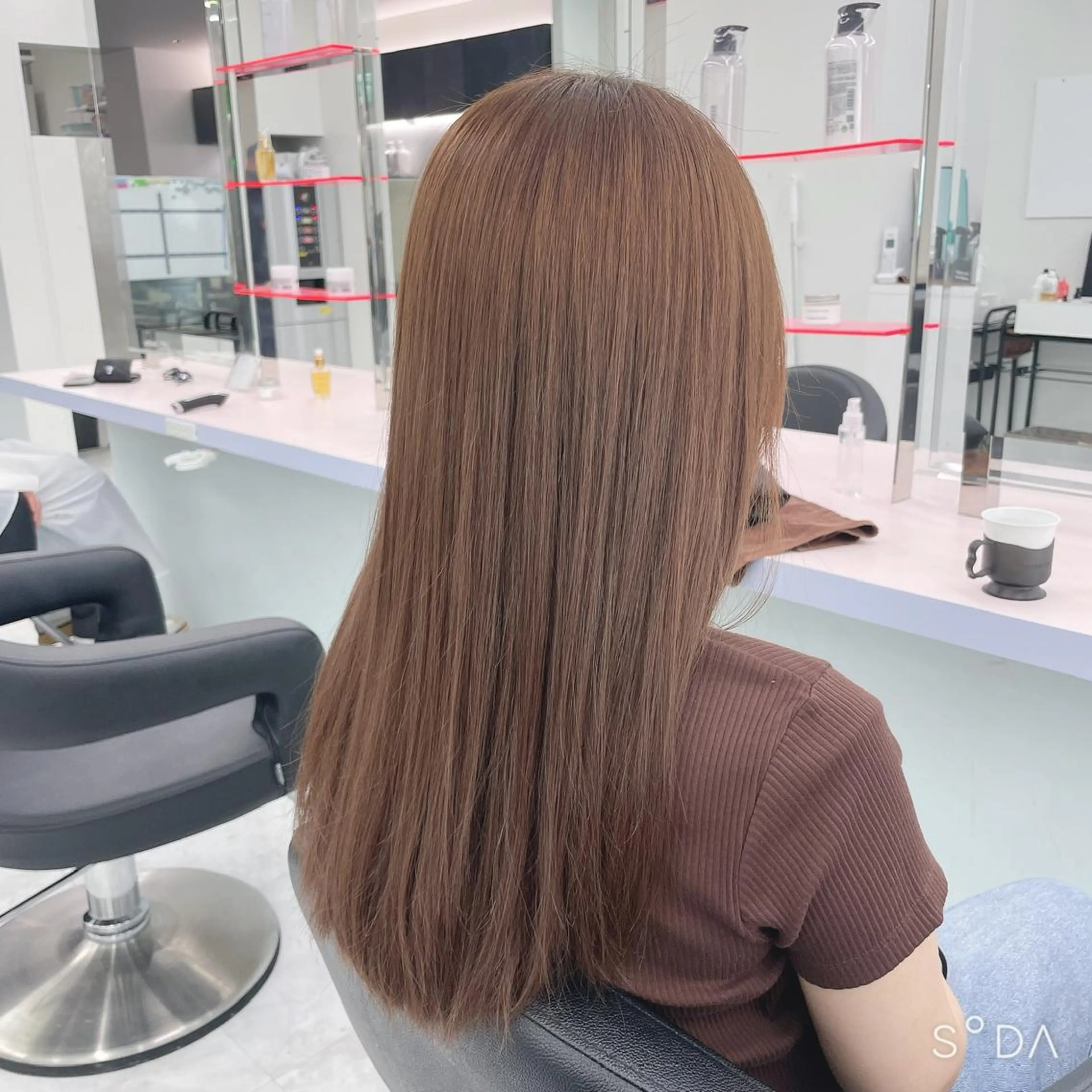 セミロング カラー ミルクティーラテ ヘアカラー トリートメント 🫧ハイトーン🫧 ベージュ🫧徹哉のヘアスタイル