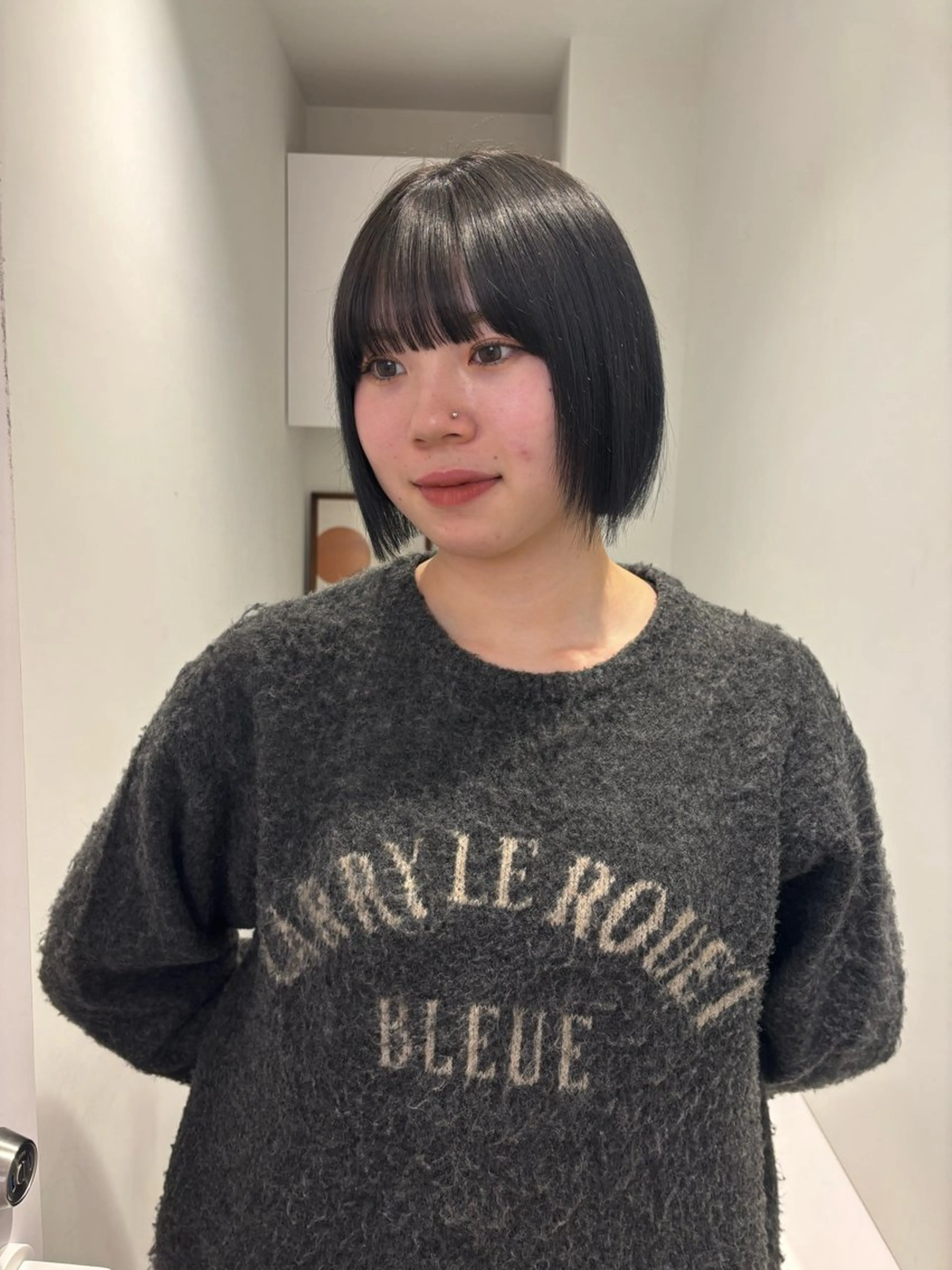 ショート ヘアカラー リン🔔ボブ cut ベージュカラー🤎のヘアスタイル