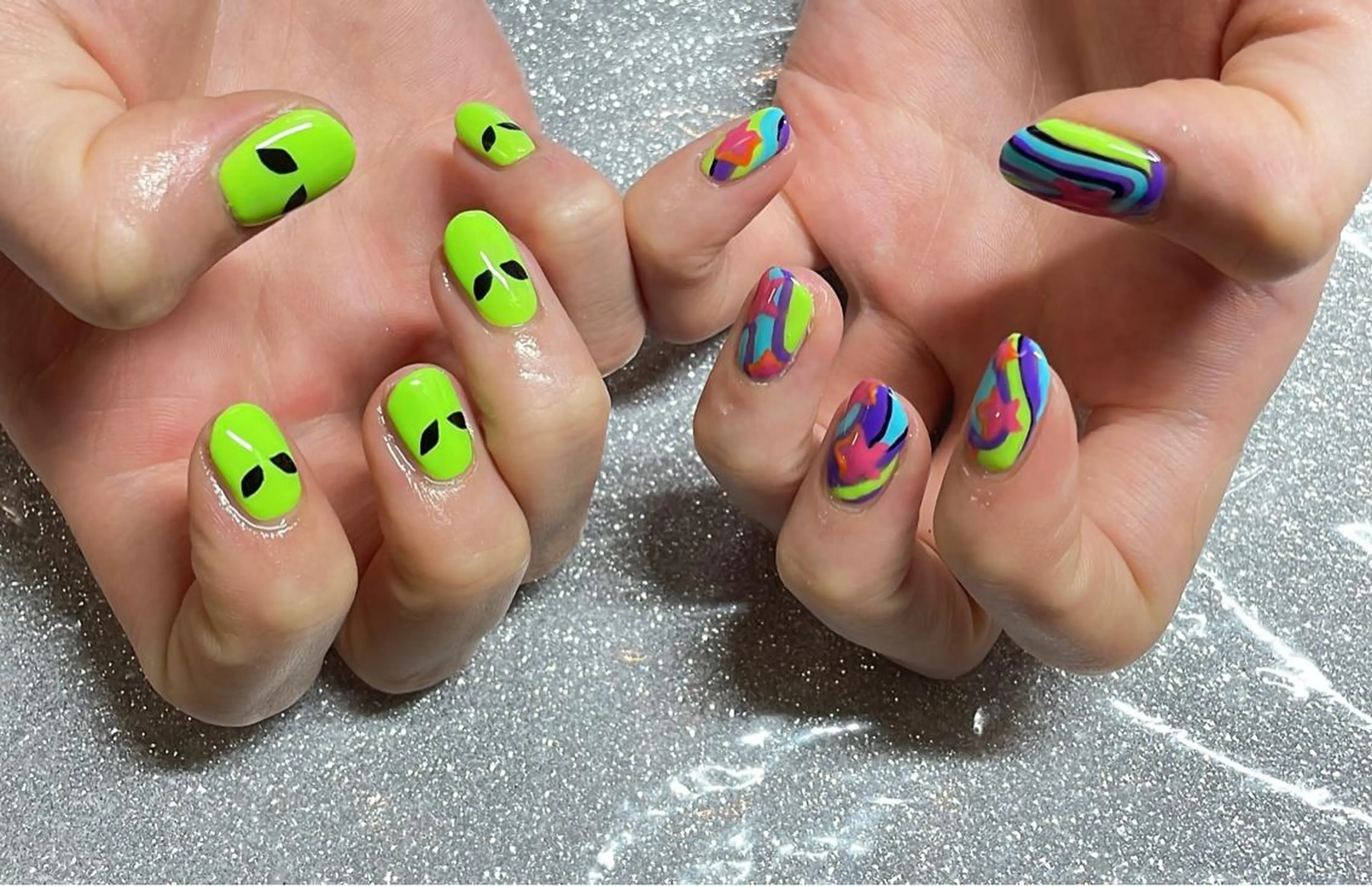 ネイル ハンドネイル VIERU 🌈🎀💖のネイルデザイン