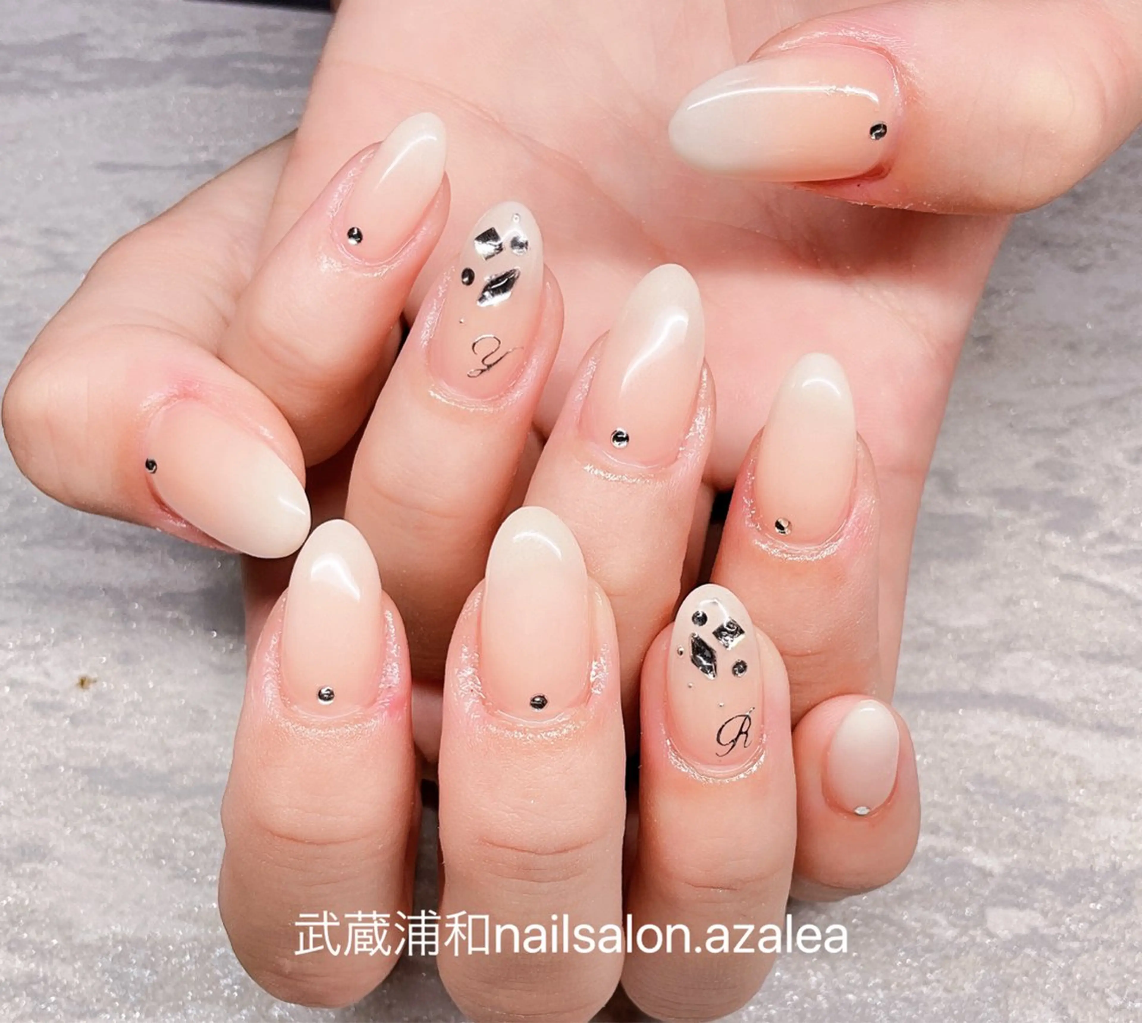 ネイル ハンドネイル R inのネイルデザイン