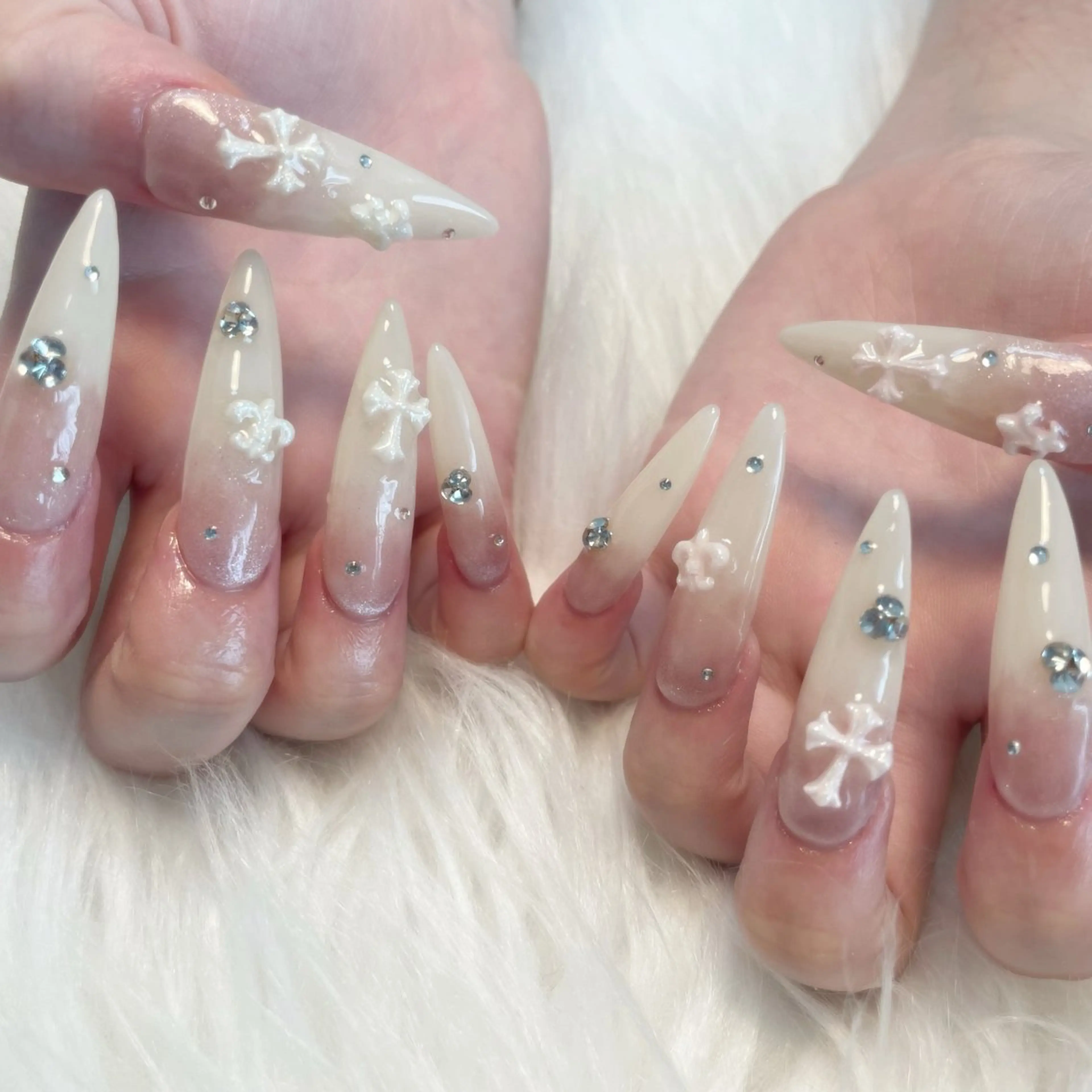 ネイル ハンドネイル ゴテゴテ💙ワンホン リオナのネイルデザイン
