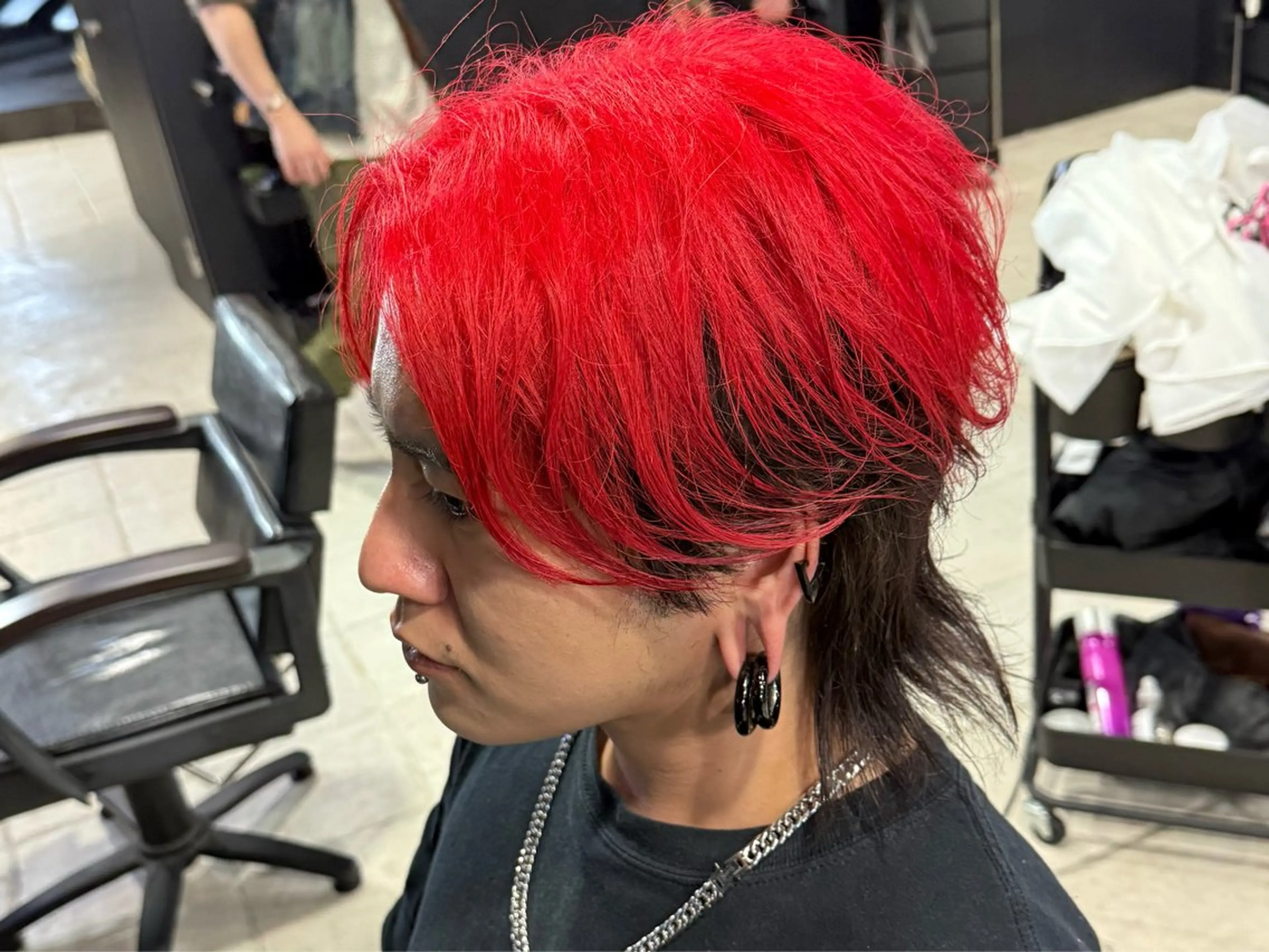 ミディアム カラー メンズ センターパート メンズインナーカラー メンズウルフカット インナーカラー ウルフカット カット ヘアカラー 難波/メンズウルフ・ フェザーパーマ鶴田文のヘアスタイル