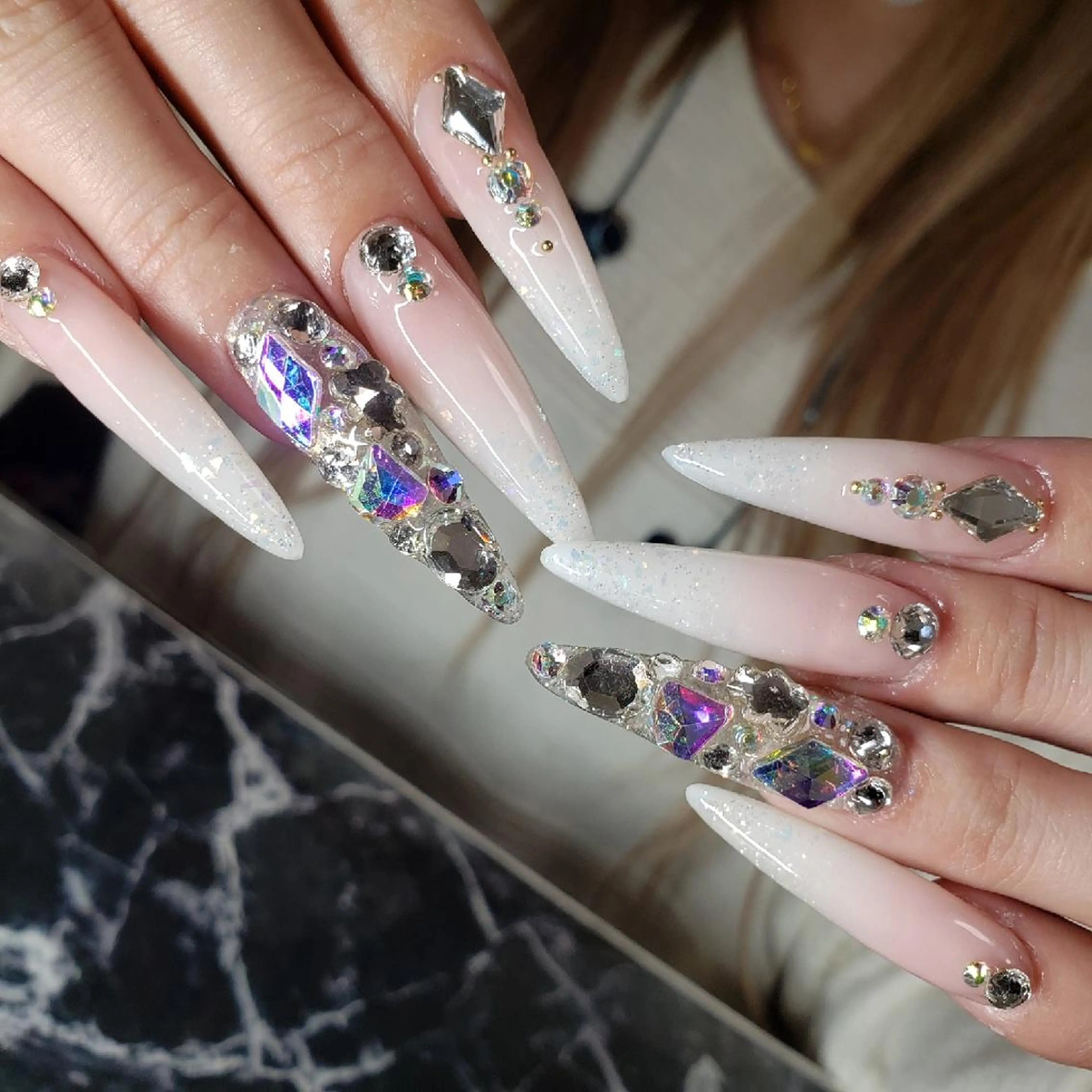 ロング ハンドネイル クロキ 。のネイルデザイン