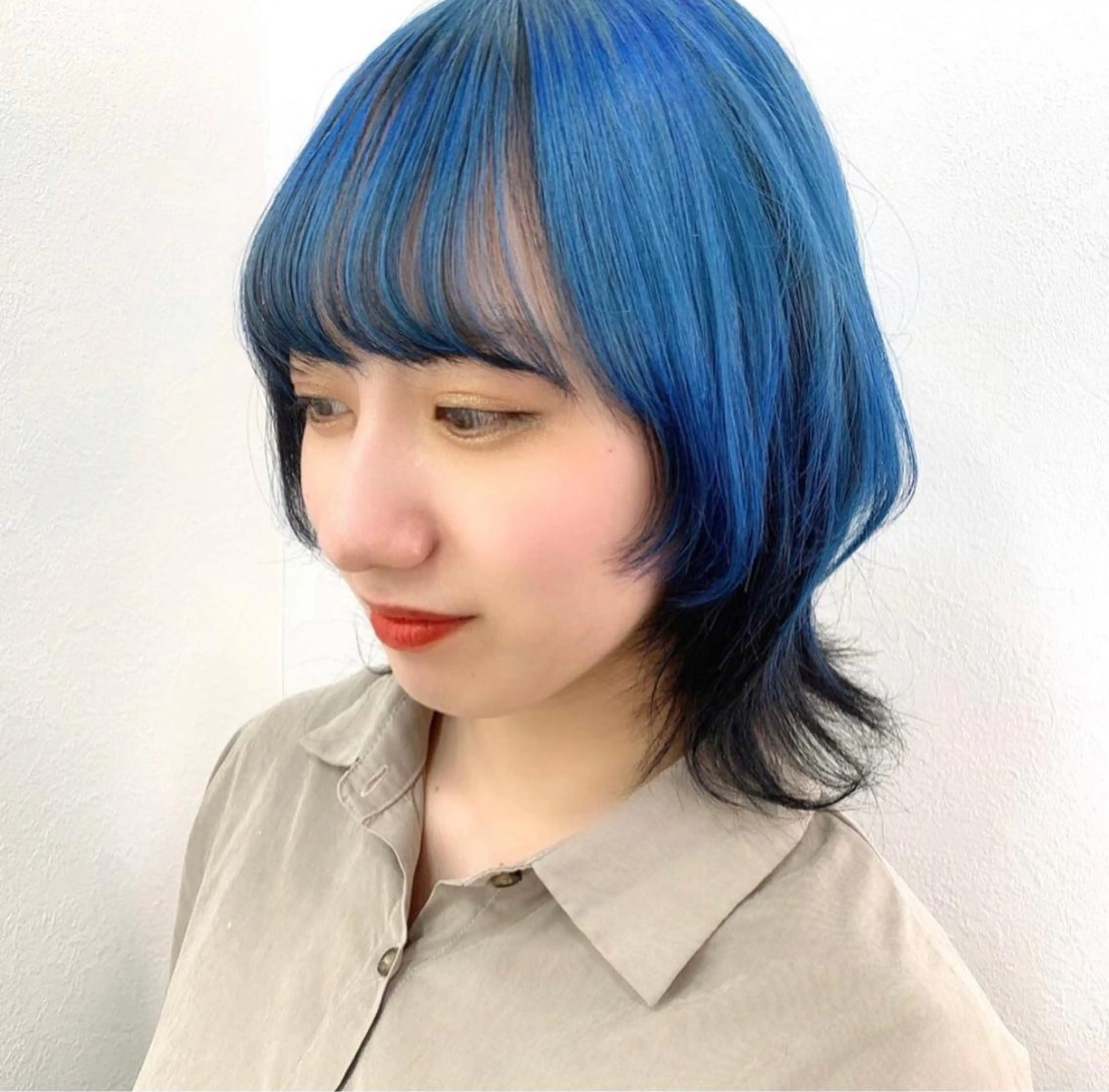 ミディアム カラー 黒髪 ブルーカラー 遠藤沙也加 /レイヤーカットのヘアスタイル