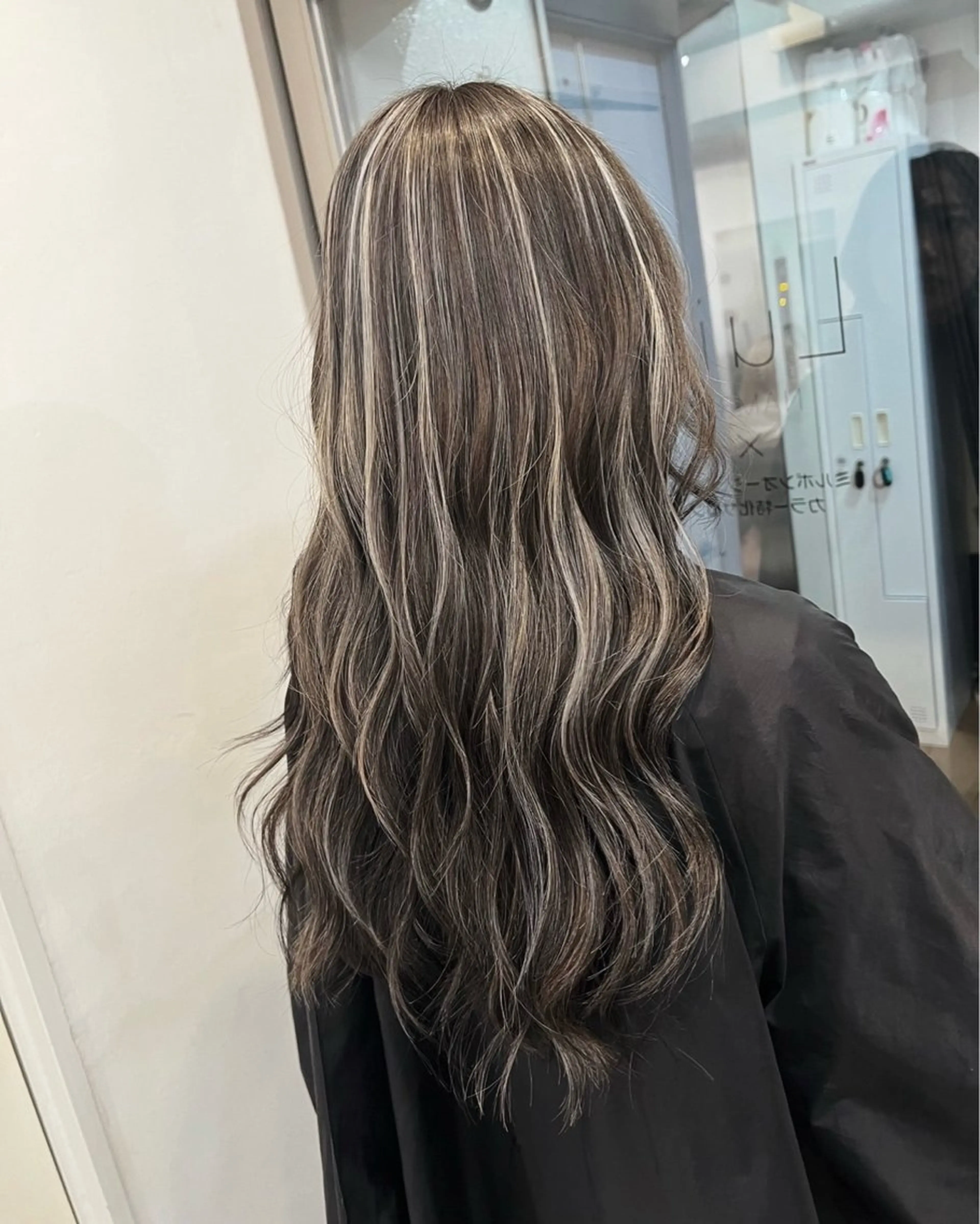 ロング カラー ダークグレー ダークグレージュ グレージュ ハイライトカラー ハイライト ヘアカラー トリートメント ROBIN所属・指名数No.1 /NAOYAのヘアスタイル