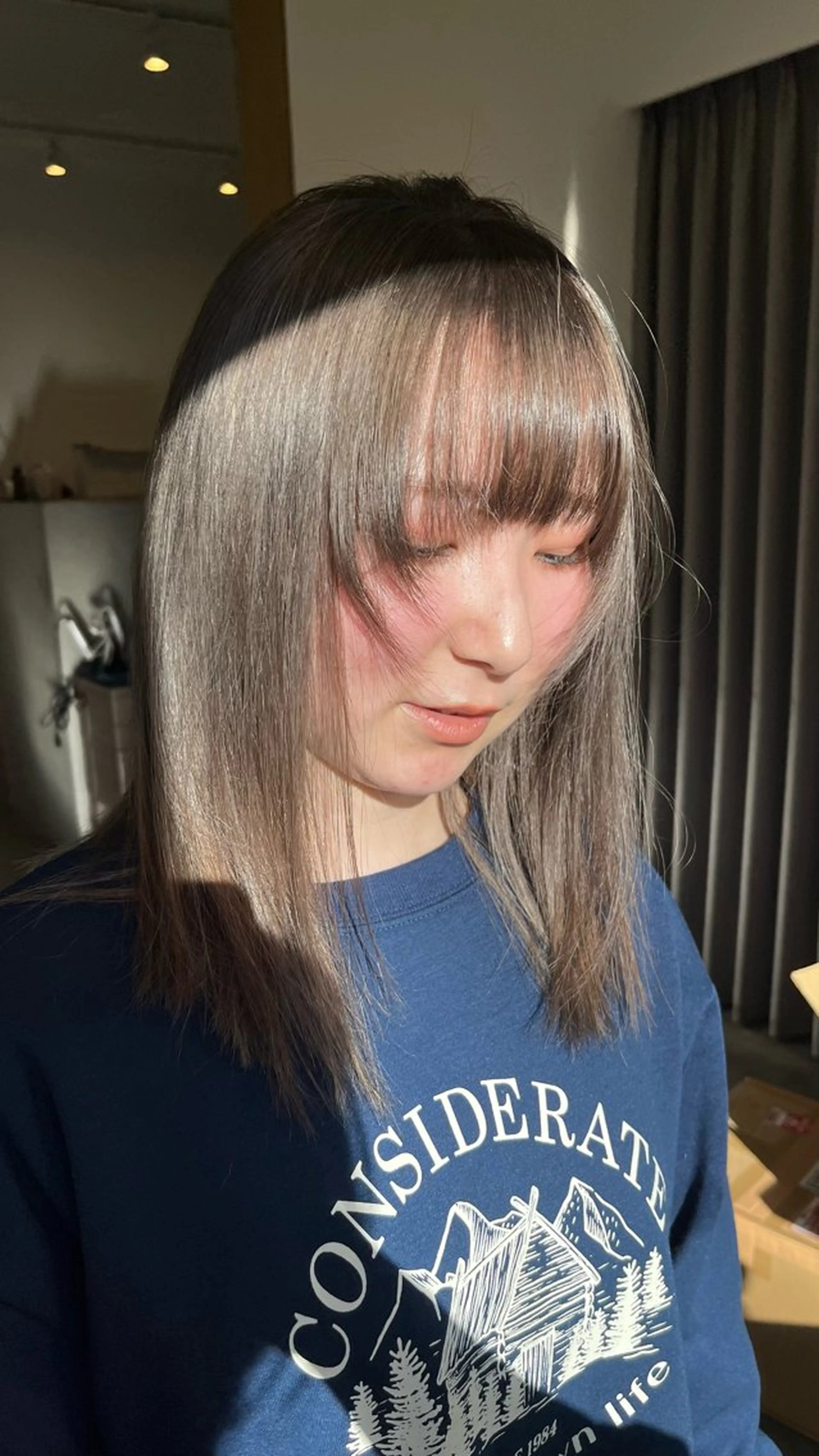 ミディアム カラー ブリーチ 透明感カラー ヘアカラー YUI／レイヤー カット/透明感カラーのヘアスタイル