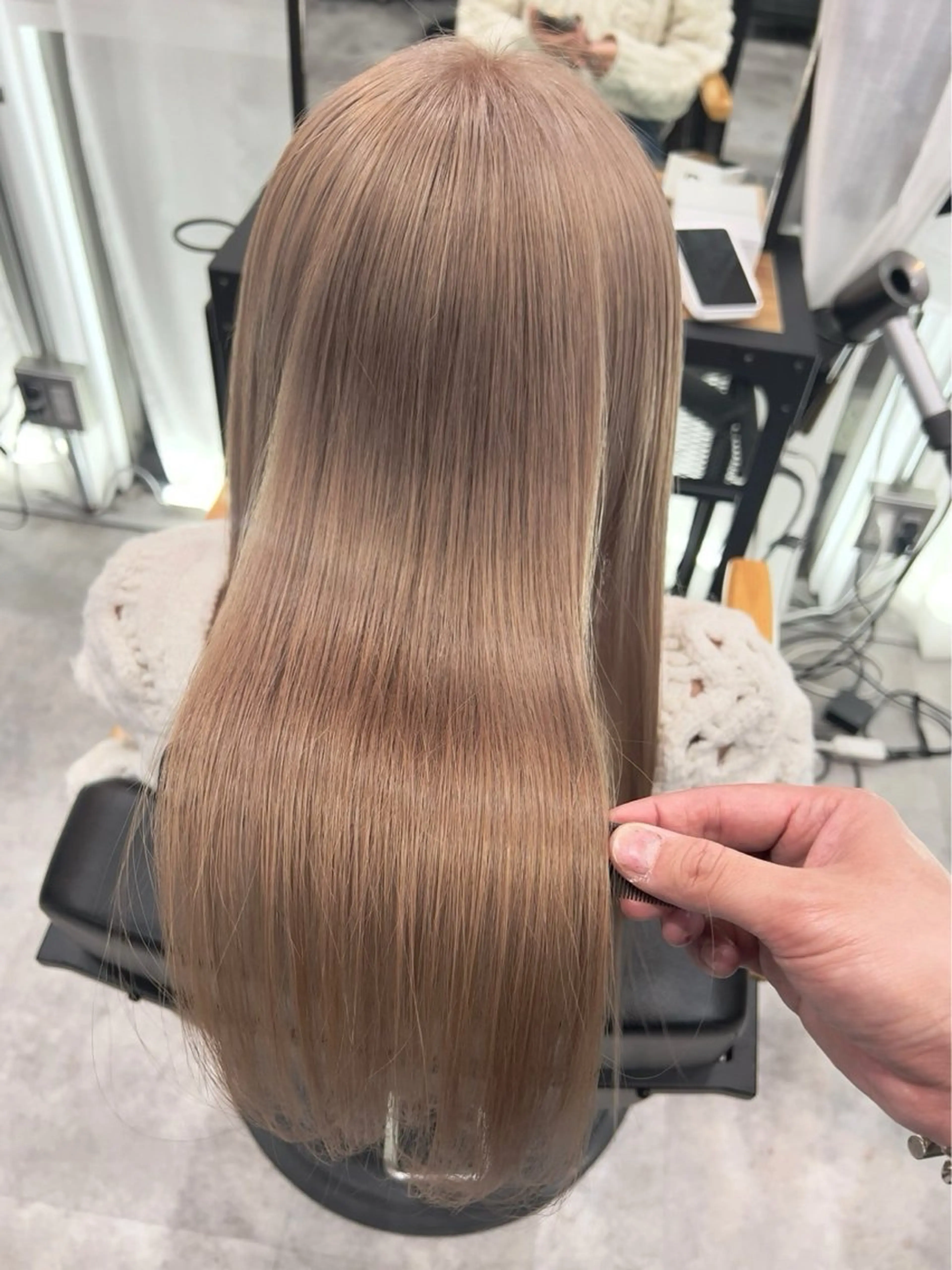 ロング カラー ベージュカラー ミルクティーベージュ 透明感カラー/レイヤ ーhinata.のヘアスタイル