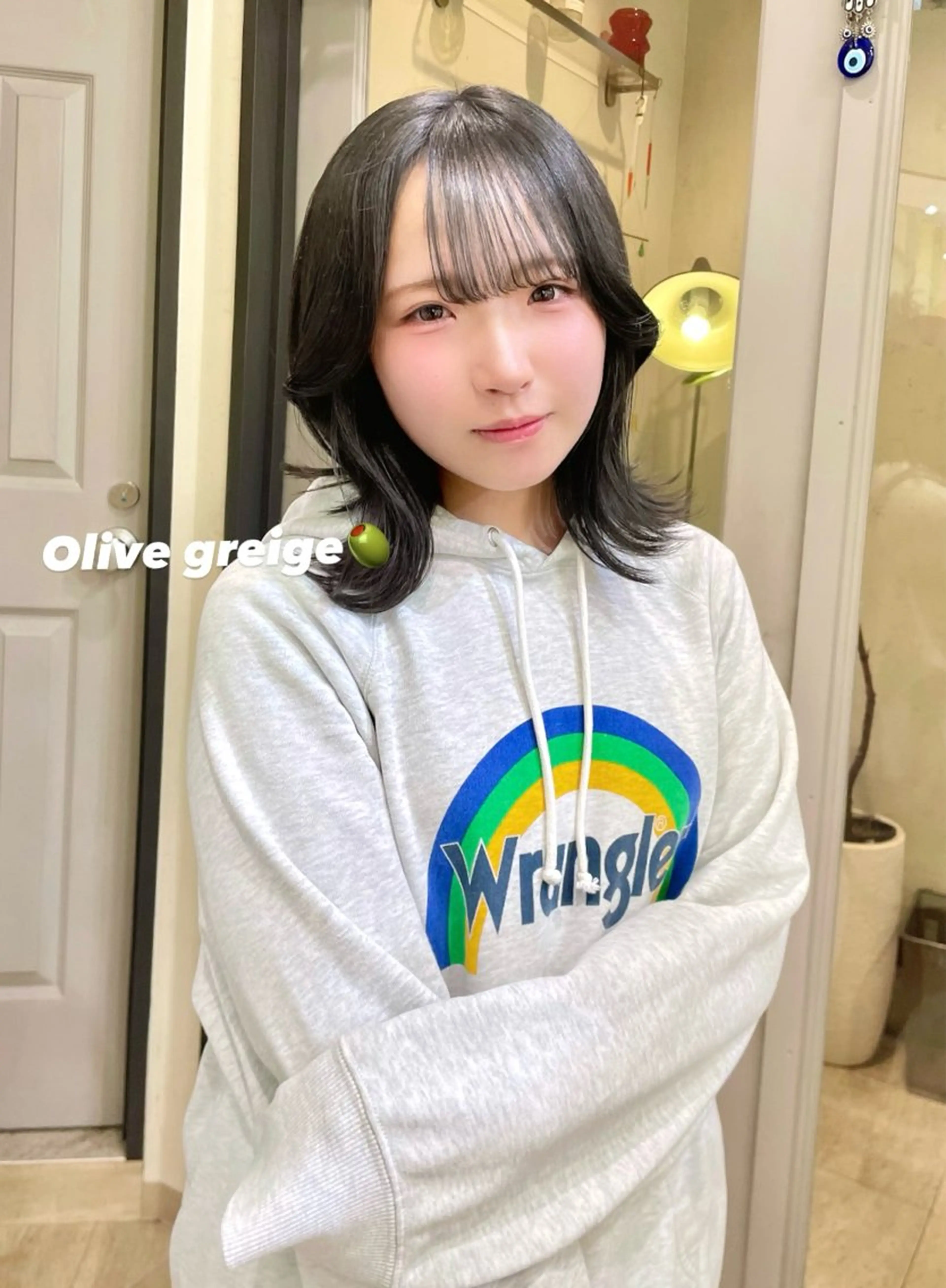 ミディアム カラー ブリーチ オリーブカラー 酸性ストレート カット ヘアカラー トリートメント カノン/アニオタ 美容師︎🧡のヘアスタイル