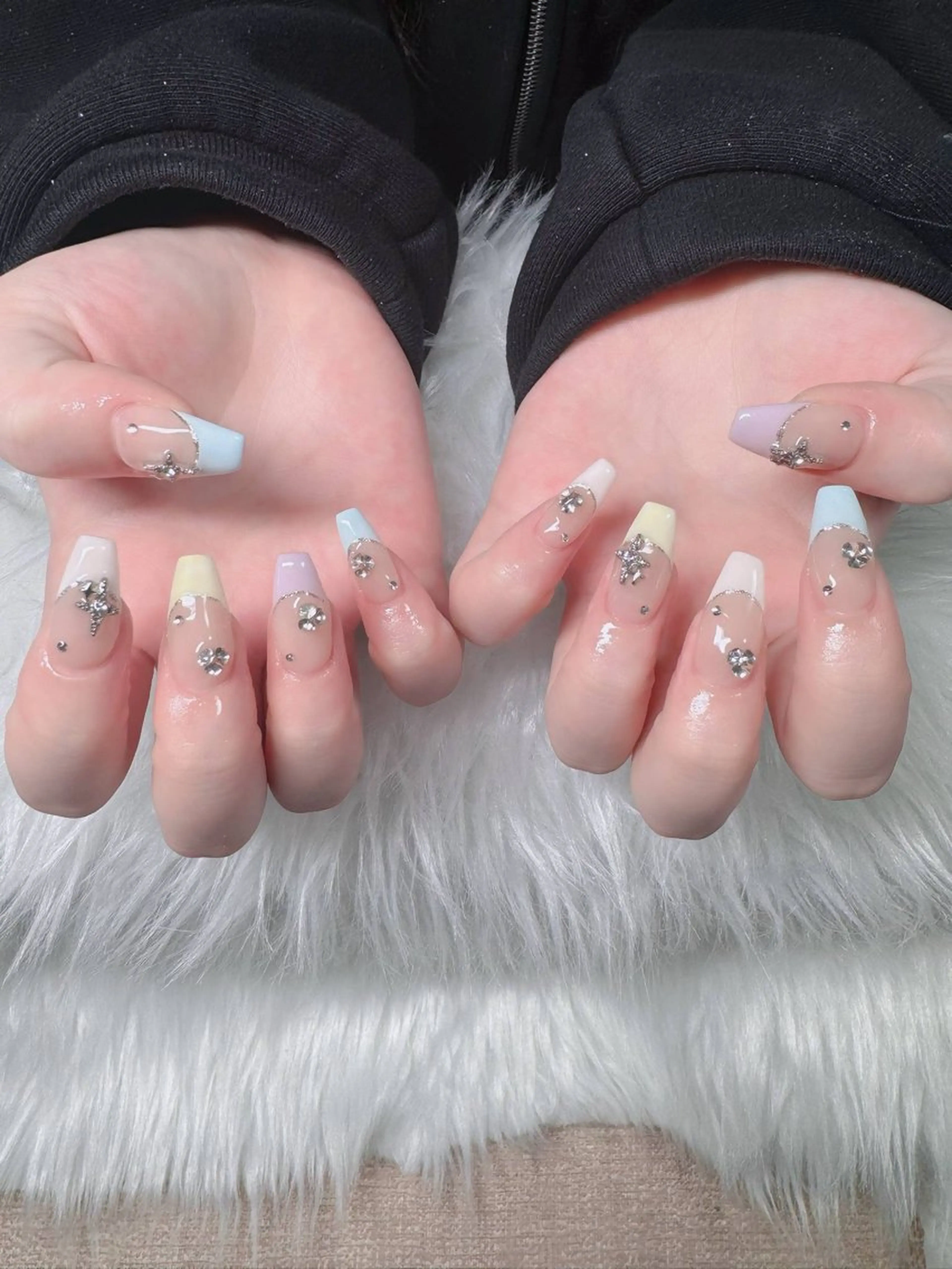 ネイル オーロラネイル フレンチネイル ジェルネイル ハロウィン キラキラネイル H.baby Nail Salonのネイルデザイン