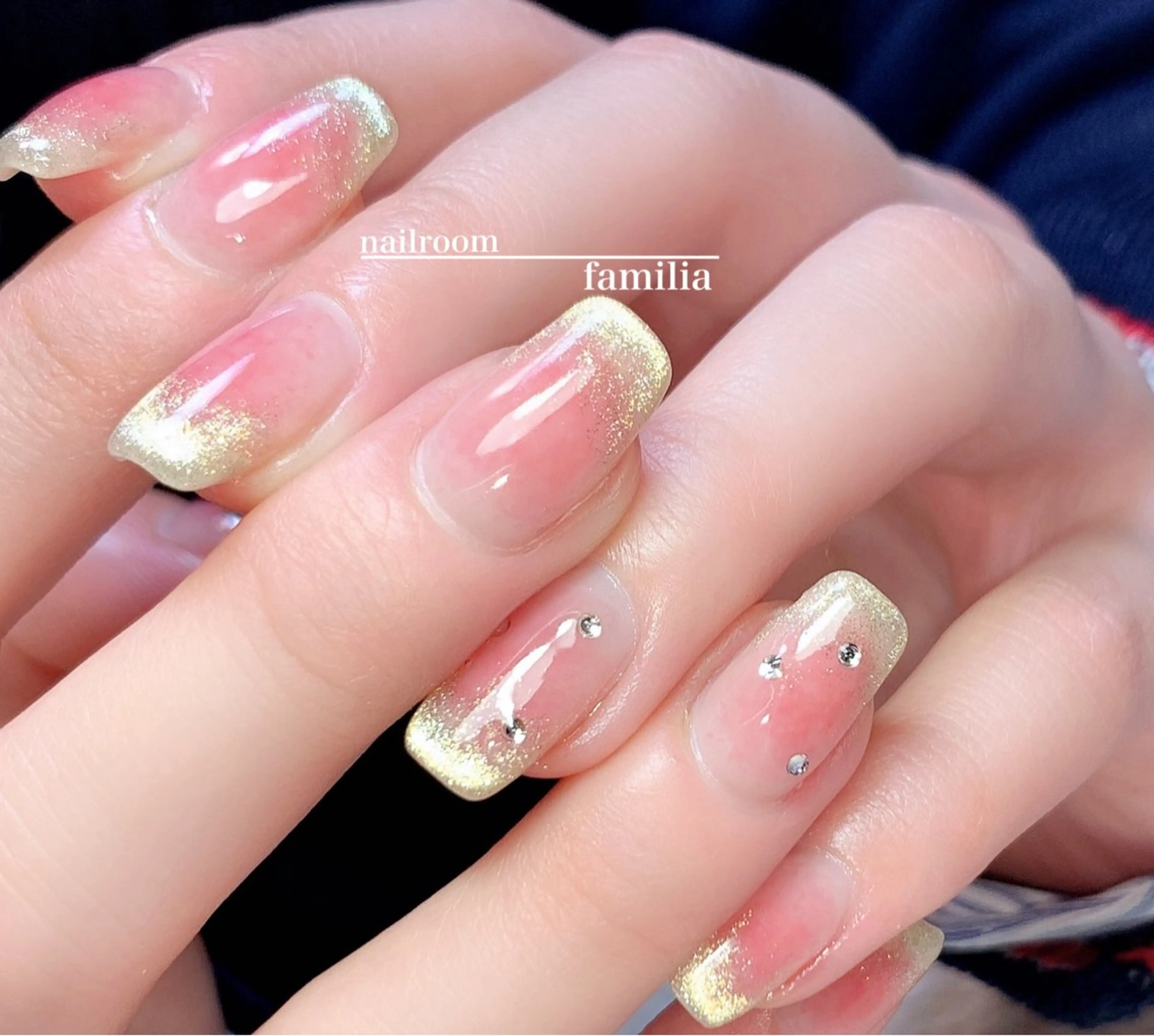 ネイル チークネイル フレンチネイル マグネットネイル マグネットフレンチ ハンドネイル -nailroom- familiaのネイルデザイン