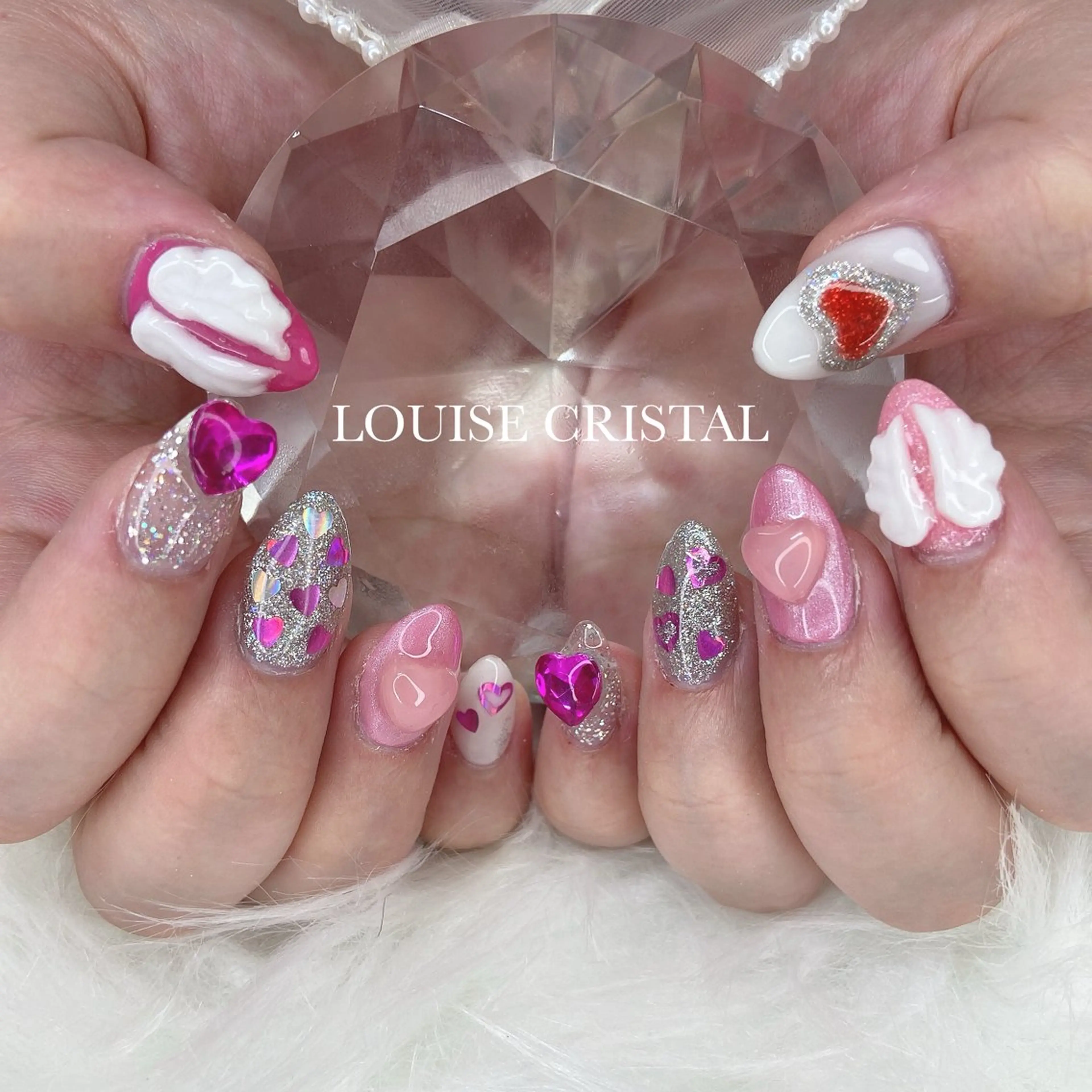 ネイル ハンドネイル LOUISE CRYSTALのネイルデザイン