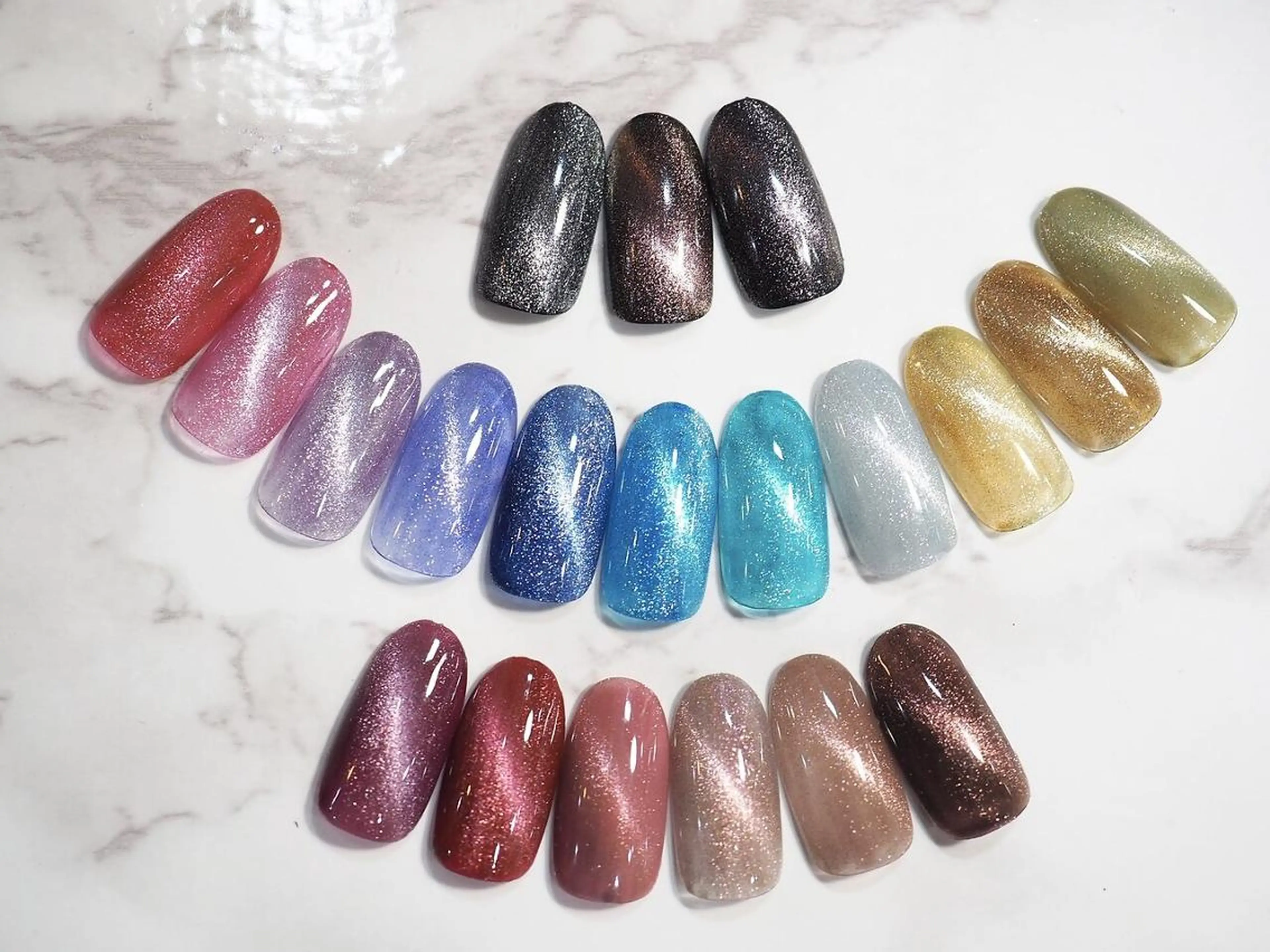 オフなし◆ハンドマグネットワンカラー(キラキラタイプ)✨甘皮ケア込の写真