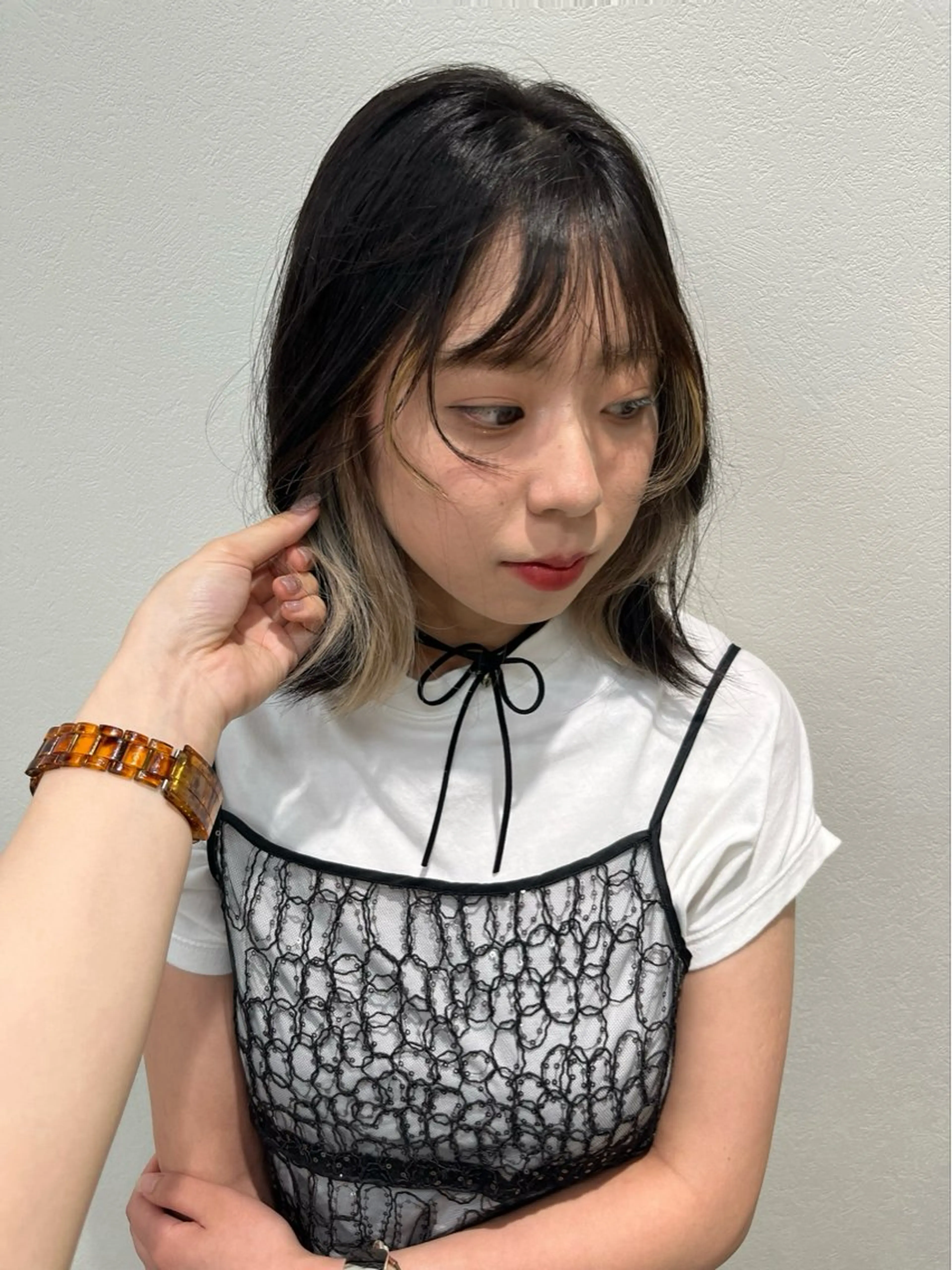 ミディアム カラー ベージュカラー 黒髪 インナーカラー ホワイトベージュ レイヤーカット/ カラー/ko-noのヘアスタイル