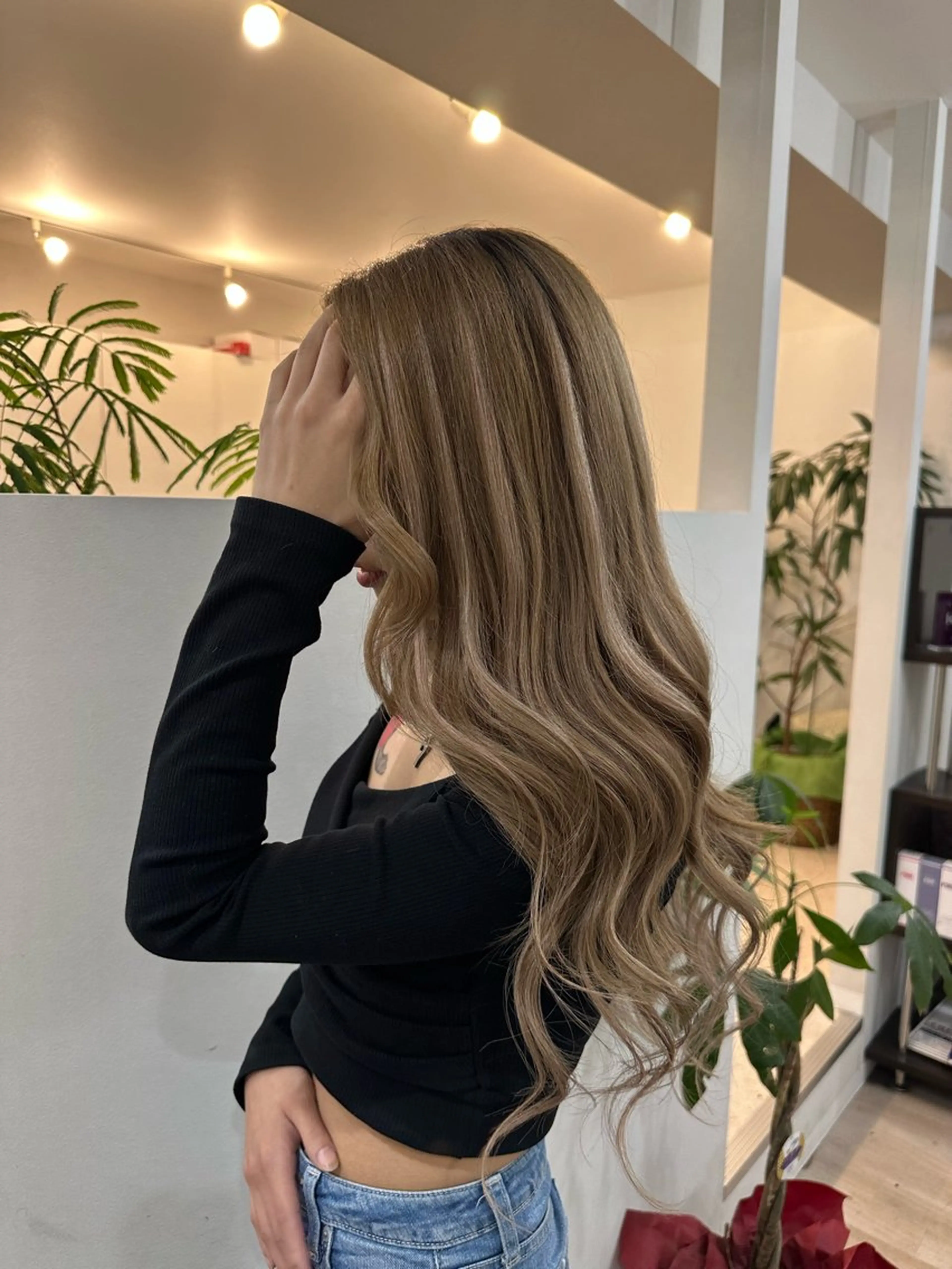 ロング TOMOMI /フロレゾンのヘアスタイル