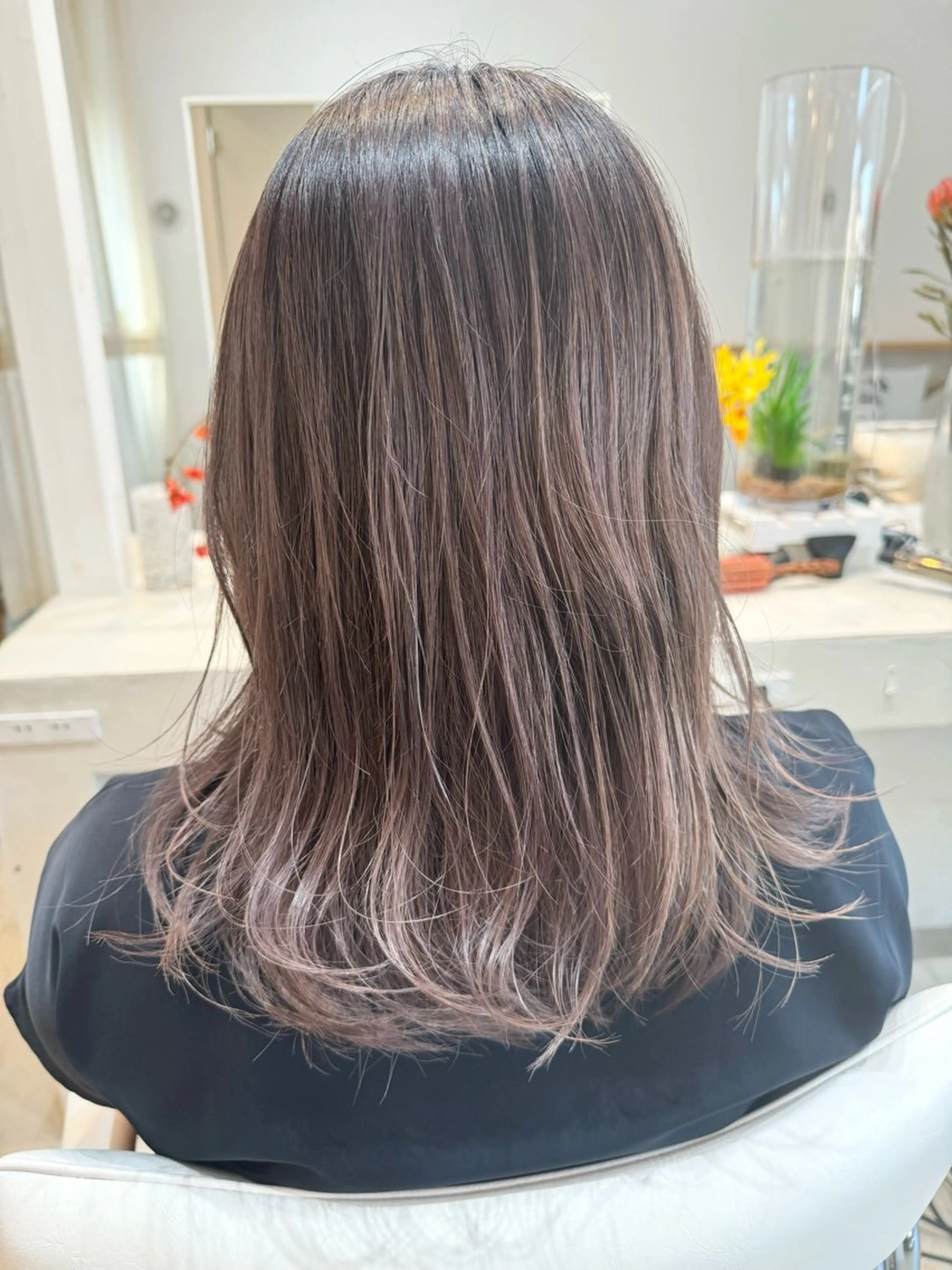 セミロング カラー バレイヤージュ ベージュカラー ブリーチ ハイライトカラー ピンクカラー un【アン】所属・【un】 MANAのヘアスタイル