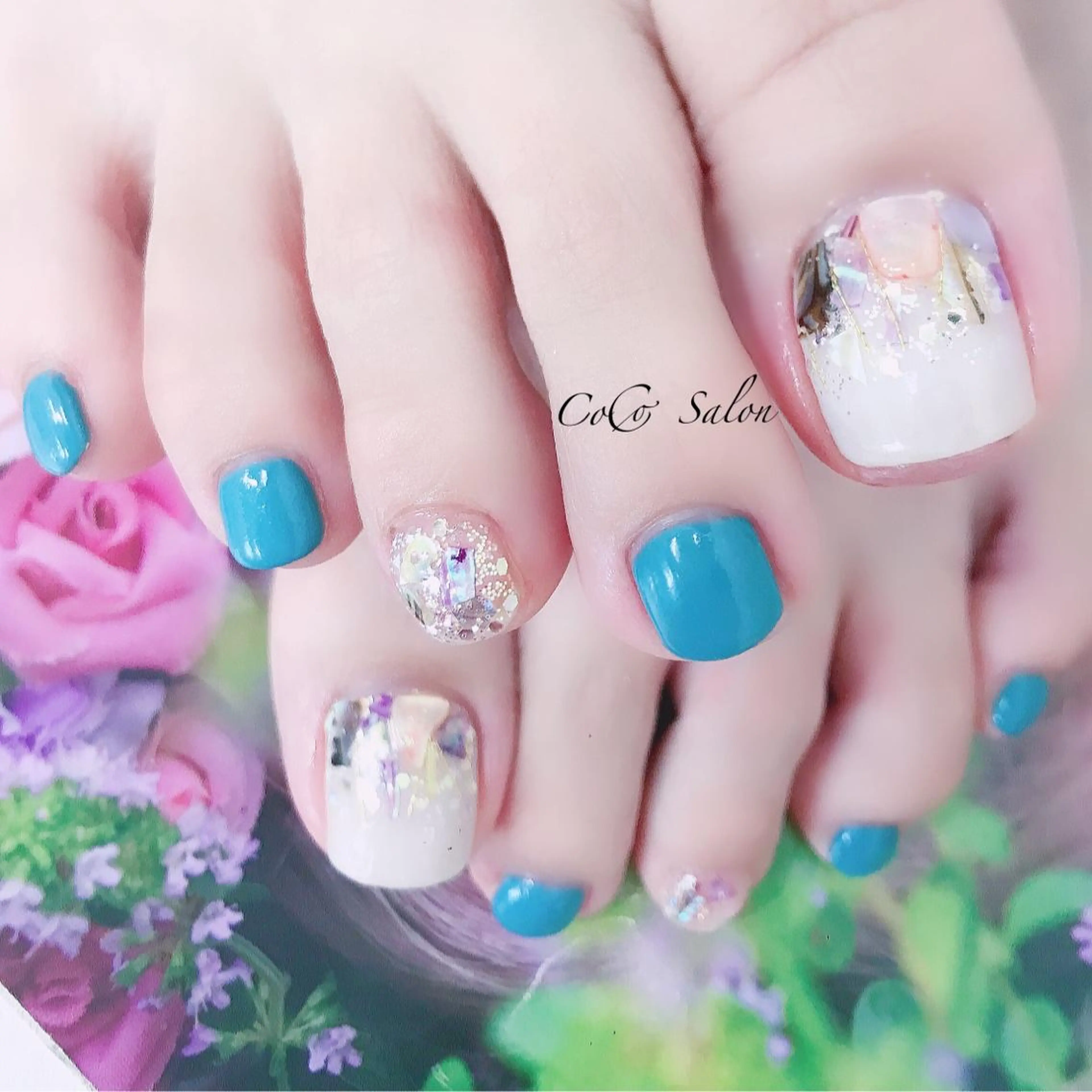 ネイル ブルー 長さ出し フットネイル ジェルネイル ホログラムネイル CoCoSalon ネイル/まつ毛予約のネイルデザイン