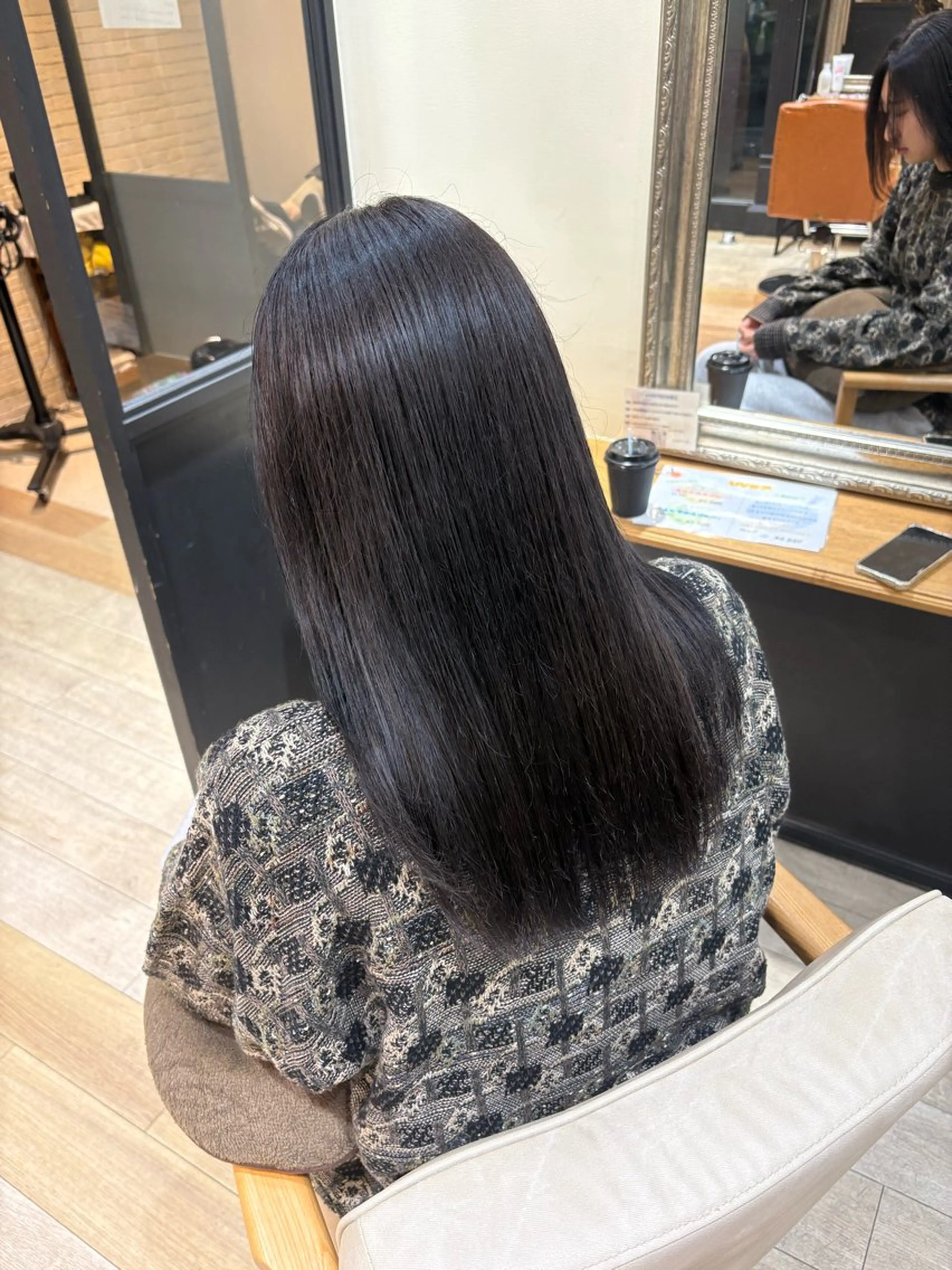 カラー ヘアカラー トリートメント しおり🍬 KOKORO🤍のヘアスタイル