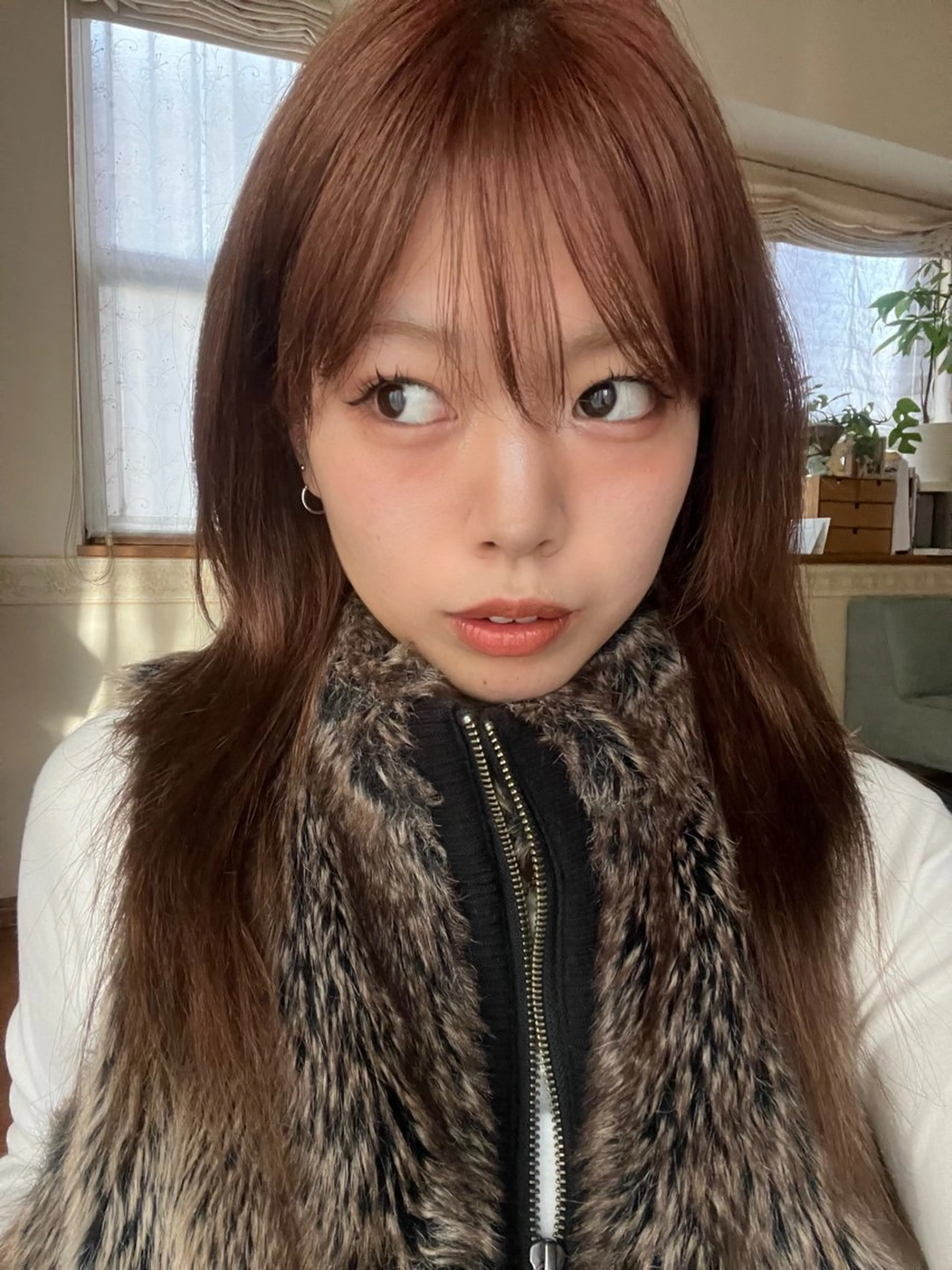 セミロング 顔まわりレイヤー ハッシュカット ハイレイヤー 韓国風ヘア レイヤーカット レイヤーカット\ウル フ　chinatsuのヘアスタイル