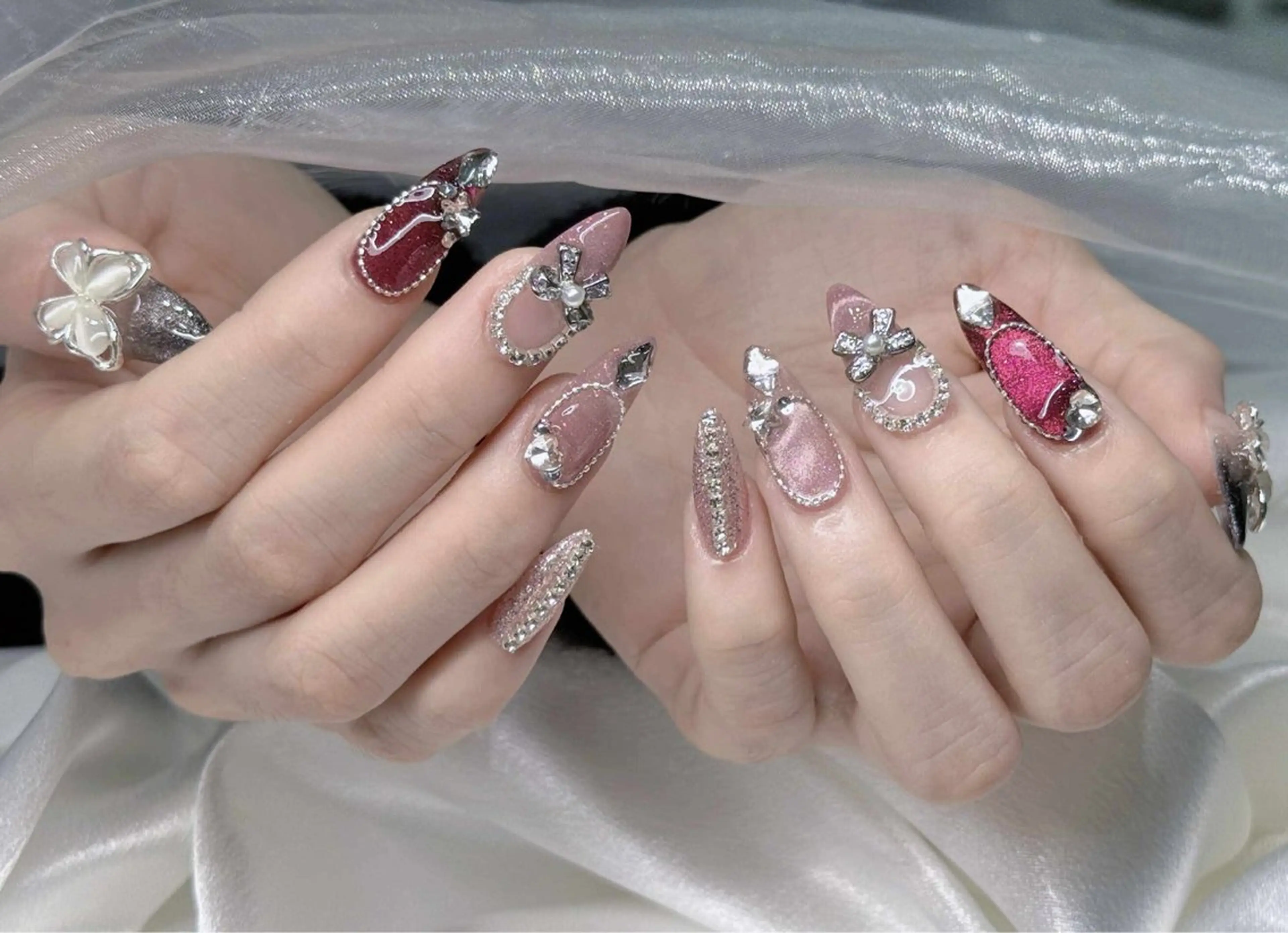 ネイル オーロラネイル ブルー チークネイル 長さ出し フットネイル ハンドネイル NAILS168 池袋西口駅前店のネイルデザイン