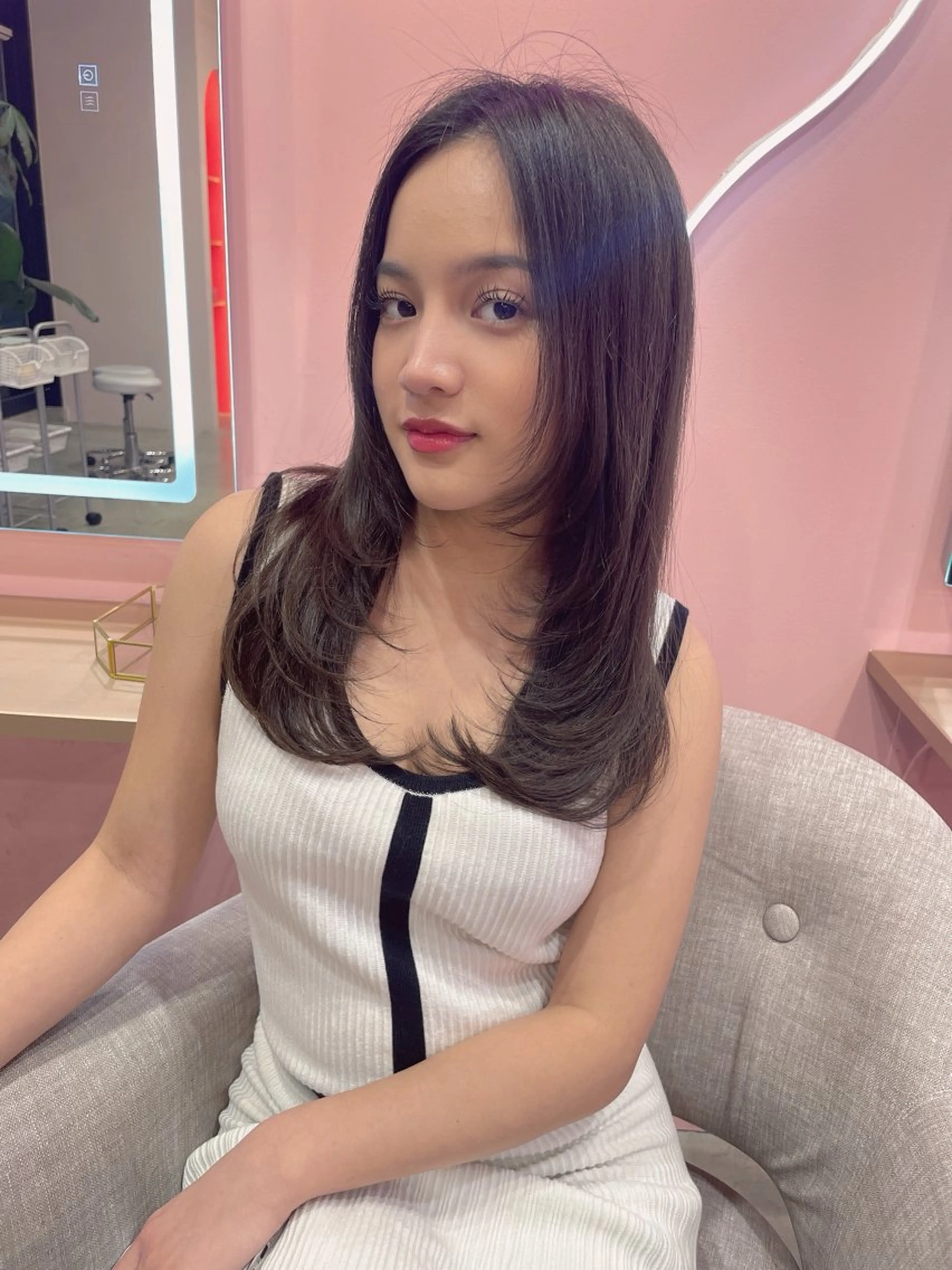 セミロング カラー wixy    mimi所属・透明感カラーの人 ベージュの王様のヘアスタイル