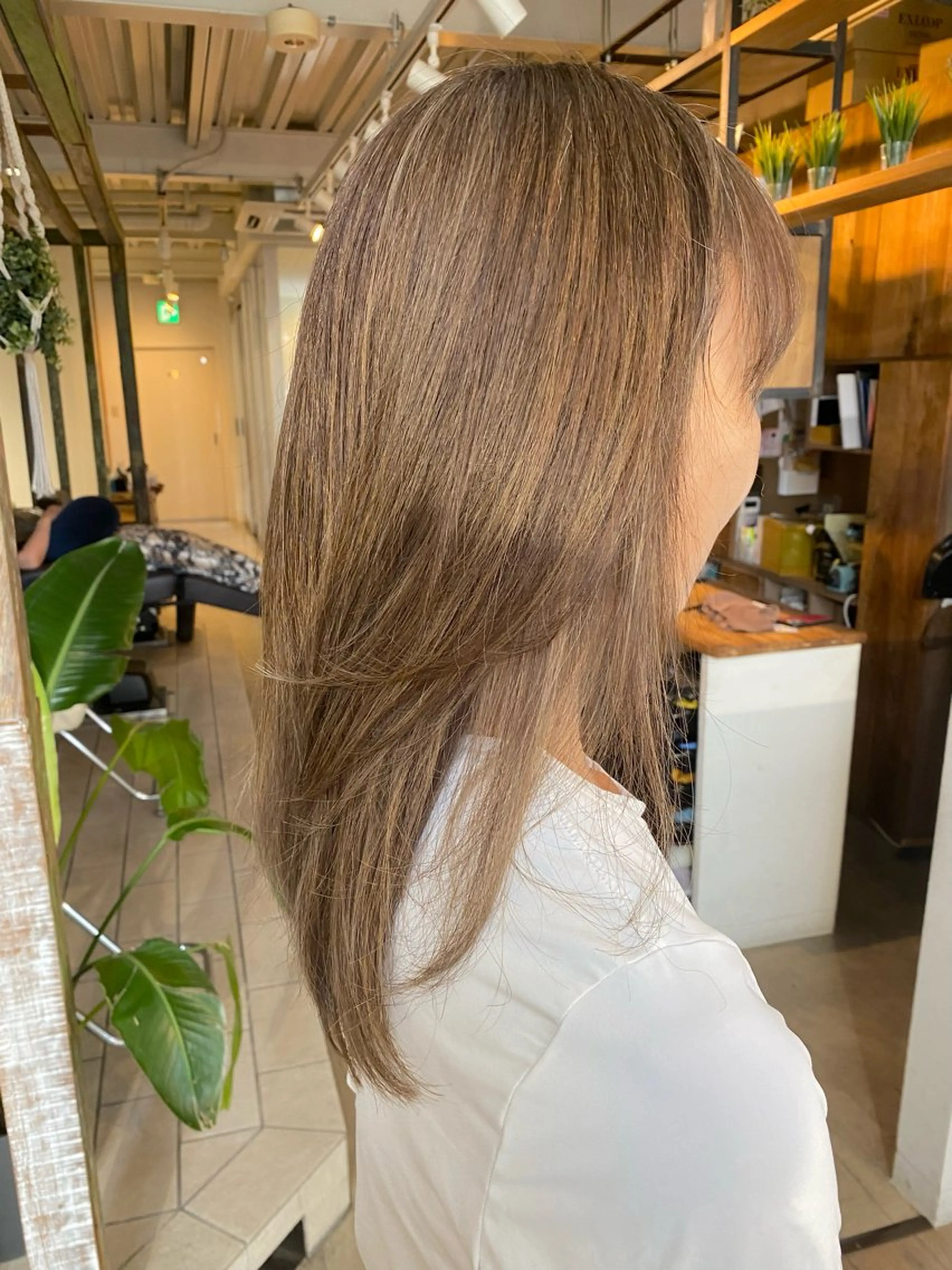 ロング カラー ハイライトカラー ハイライト salon MISAHIのエステ・リラクイメージ