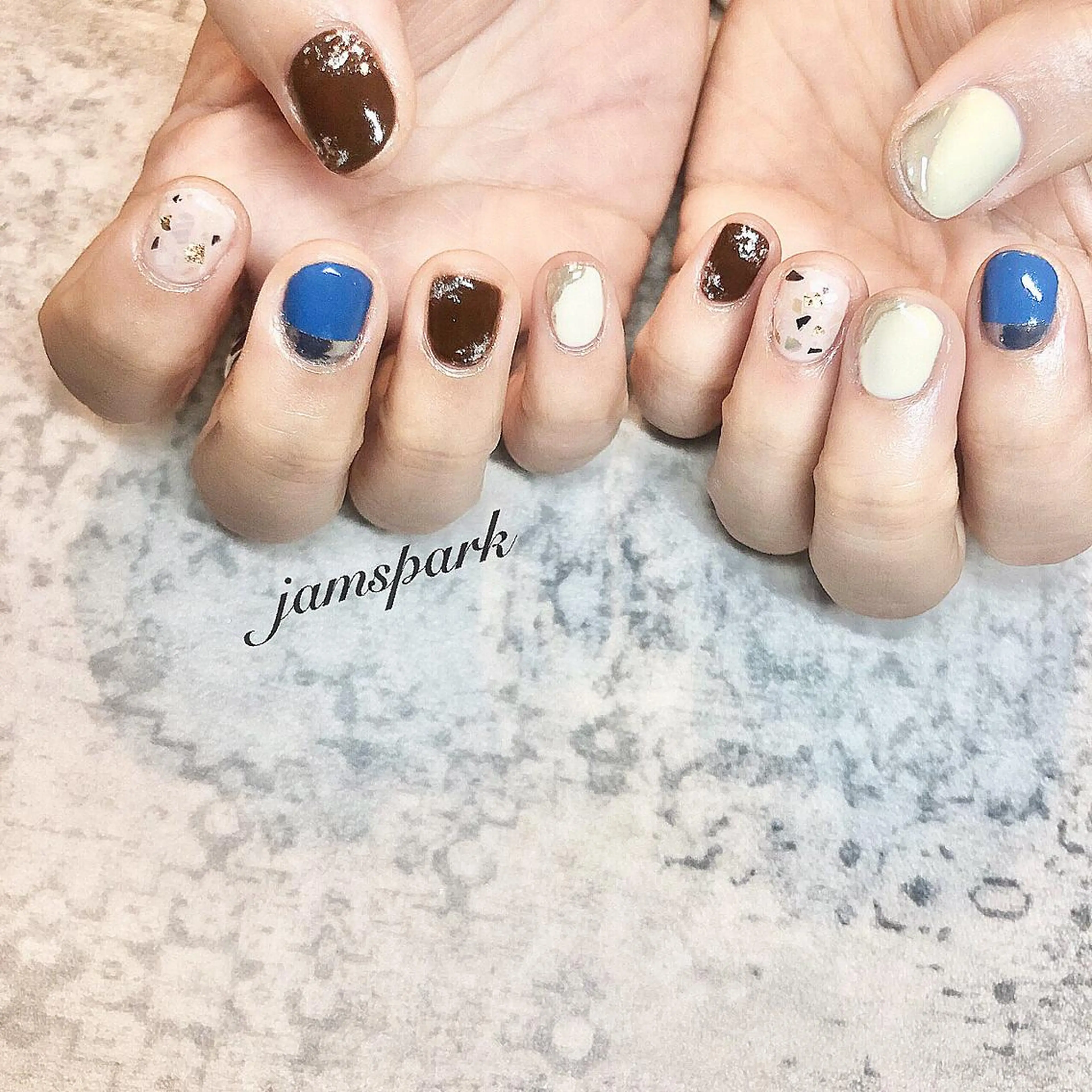 ネイル ブルー ブラウン ミラーネイル ニュアンスネイル ショートネイル ハンドネイル jamspark ✨のネイルデザイン