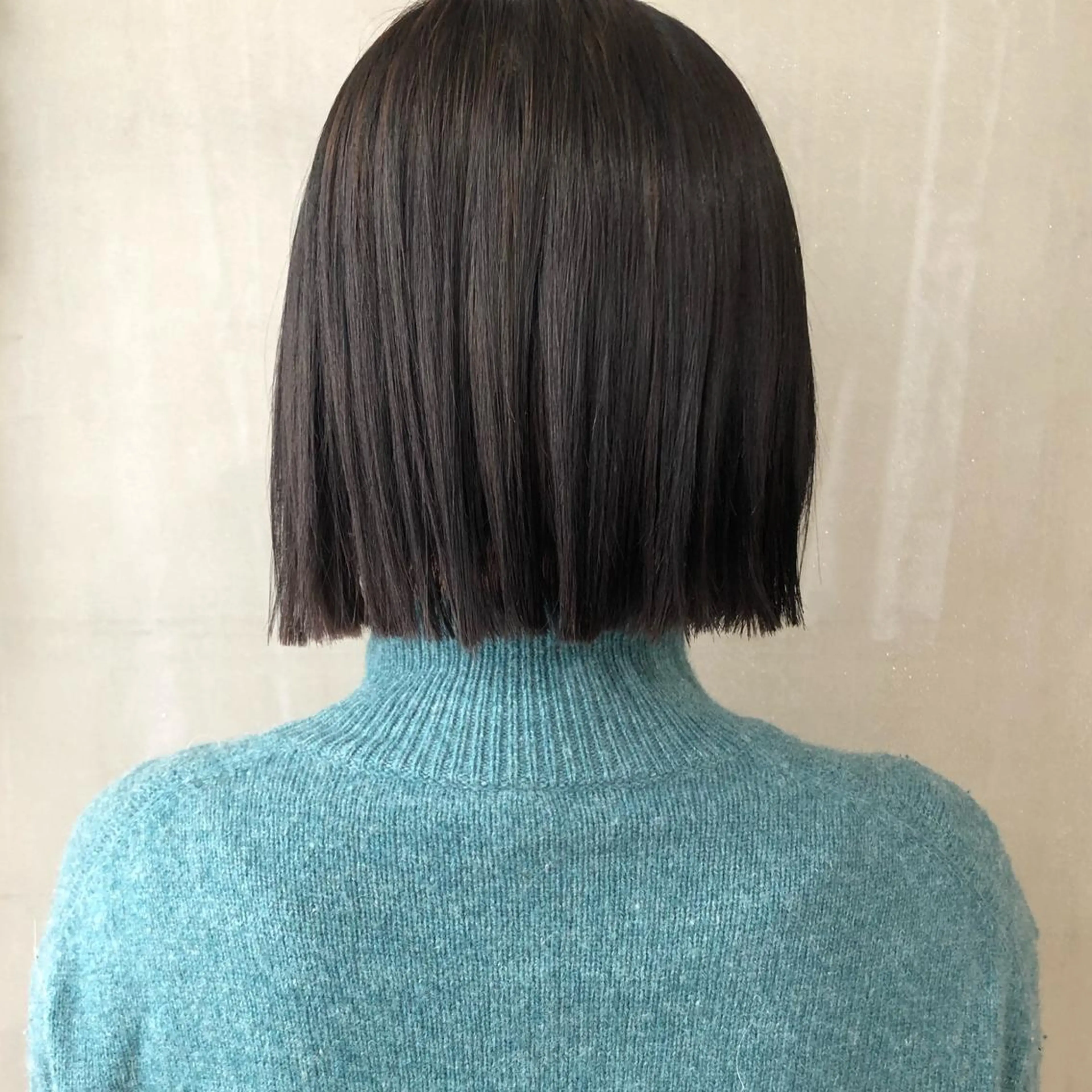 ショート カラー 黒髪 ボブ SALOWIN梅田茶屋町店所属・ウルフレイヤーカット /チヒロのヘアスタイル