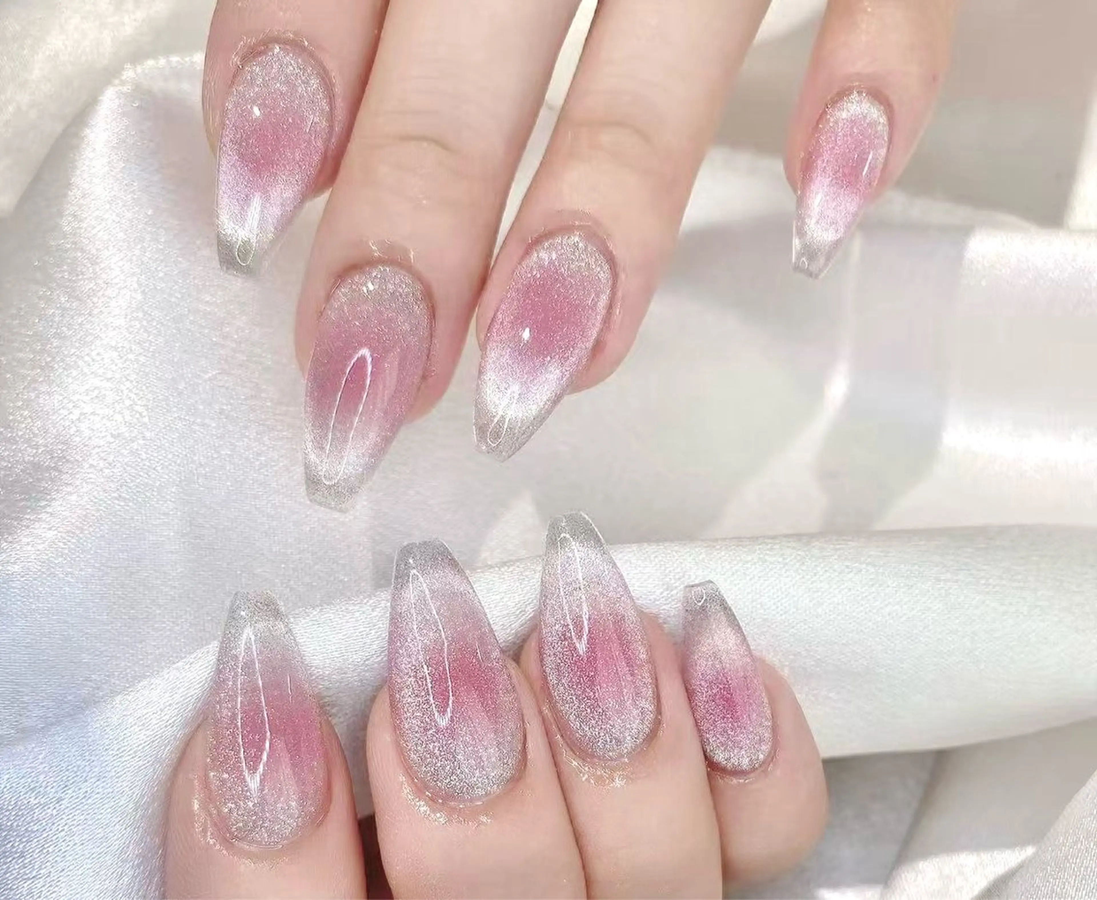 ネイル チークネイル ガーリー キラキラネイル マグネットネイル ピンク ハンドネイル 美爪パラジェル導入店 Sunnilyのネイルデザイン