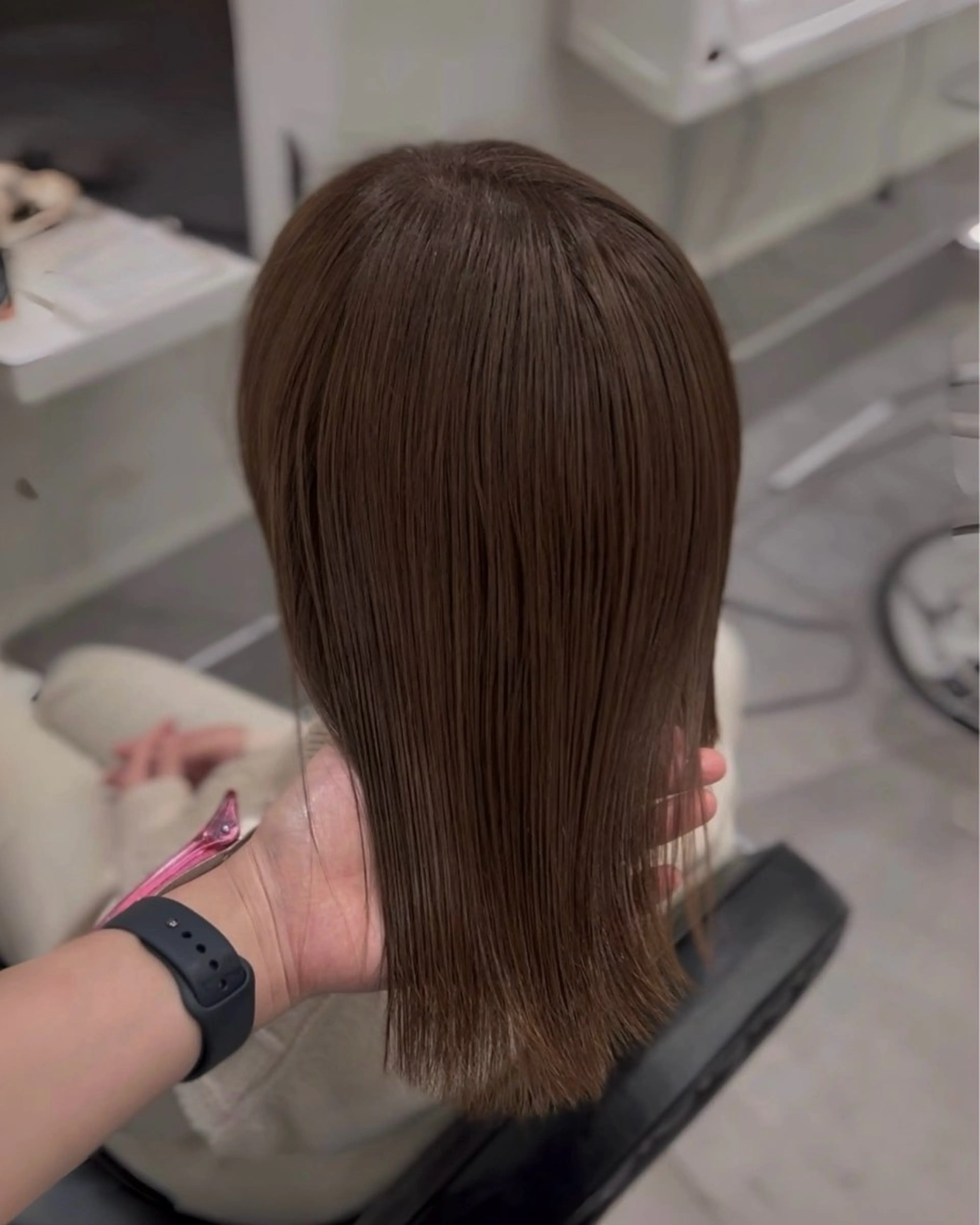 ミディアム カラー パーマ アッシュ アッシュグレー アッシュグレージュ ベージュカラー ブリーチ カット ヘアカラー トリートメント ブリーチなし/ ベージュ/akiraのヘアスタイル