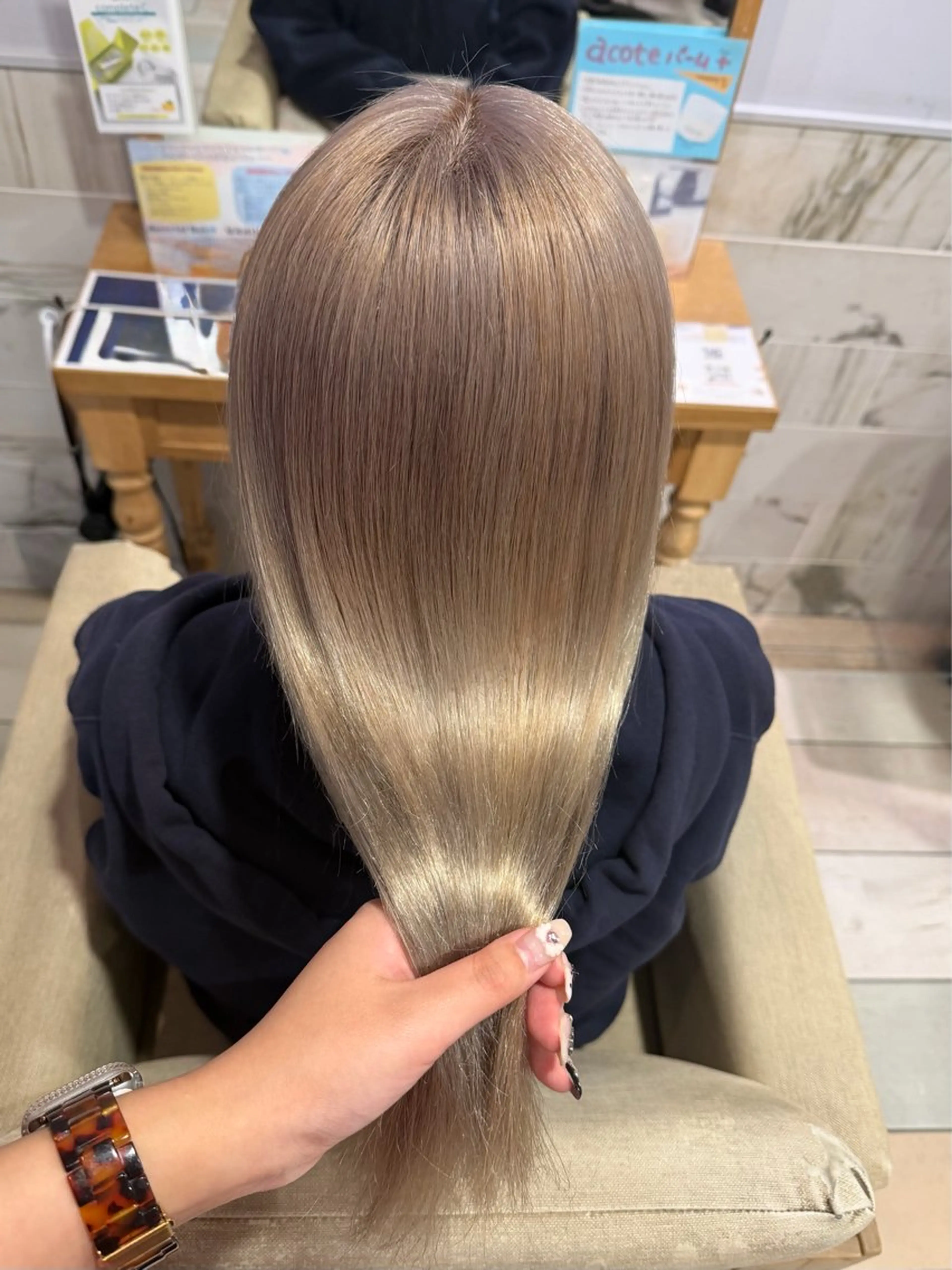 ロング カラー ヘアカラー 小柳 夏美のヘアスタイル