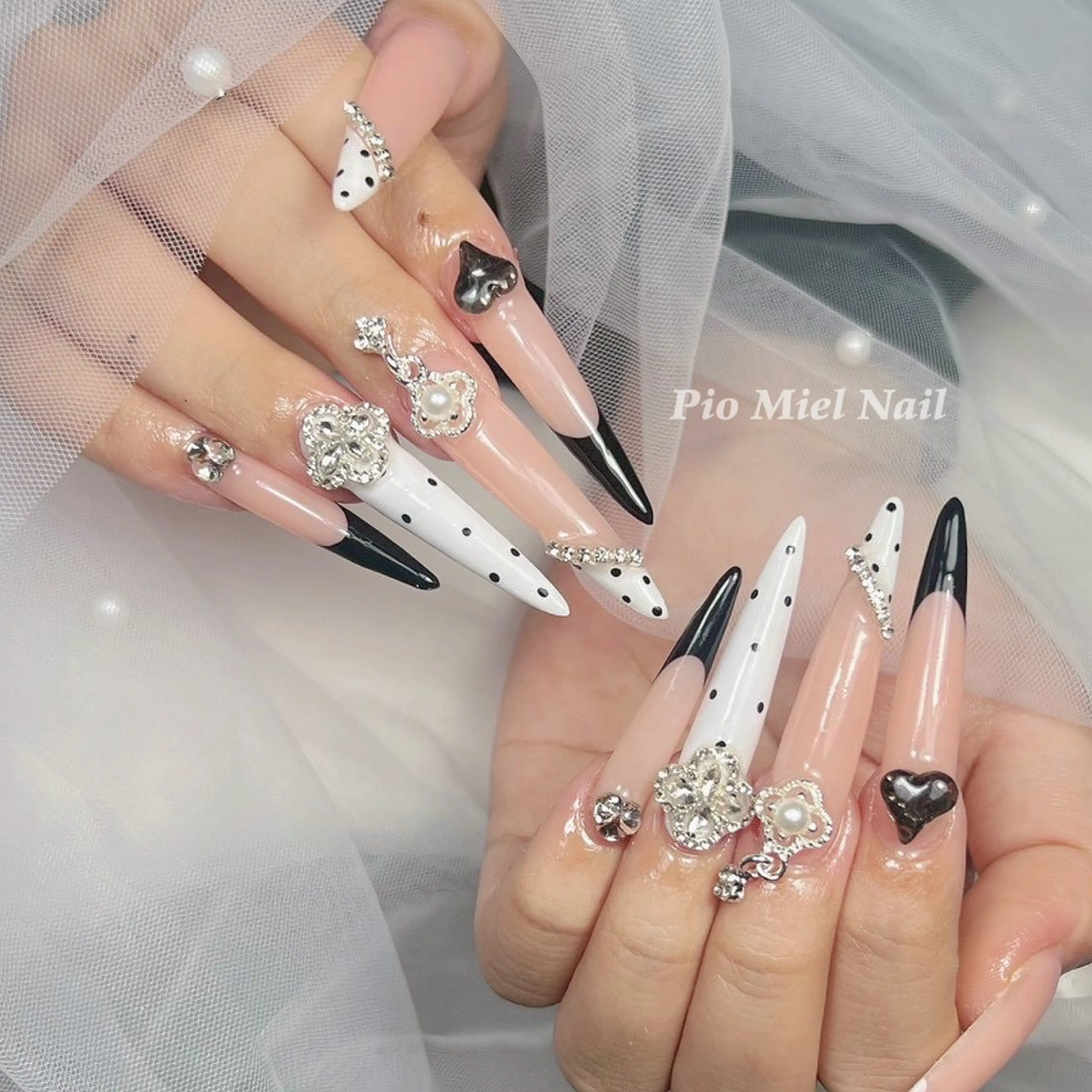 ネイル フレンチネイル 韓国ネイル マグネットネイル ニュアンスネイル オフィスネイル ハンドネイル ハンドケア Pio Mielのネイルデザイン