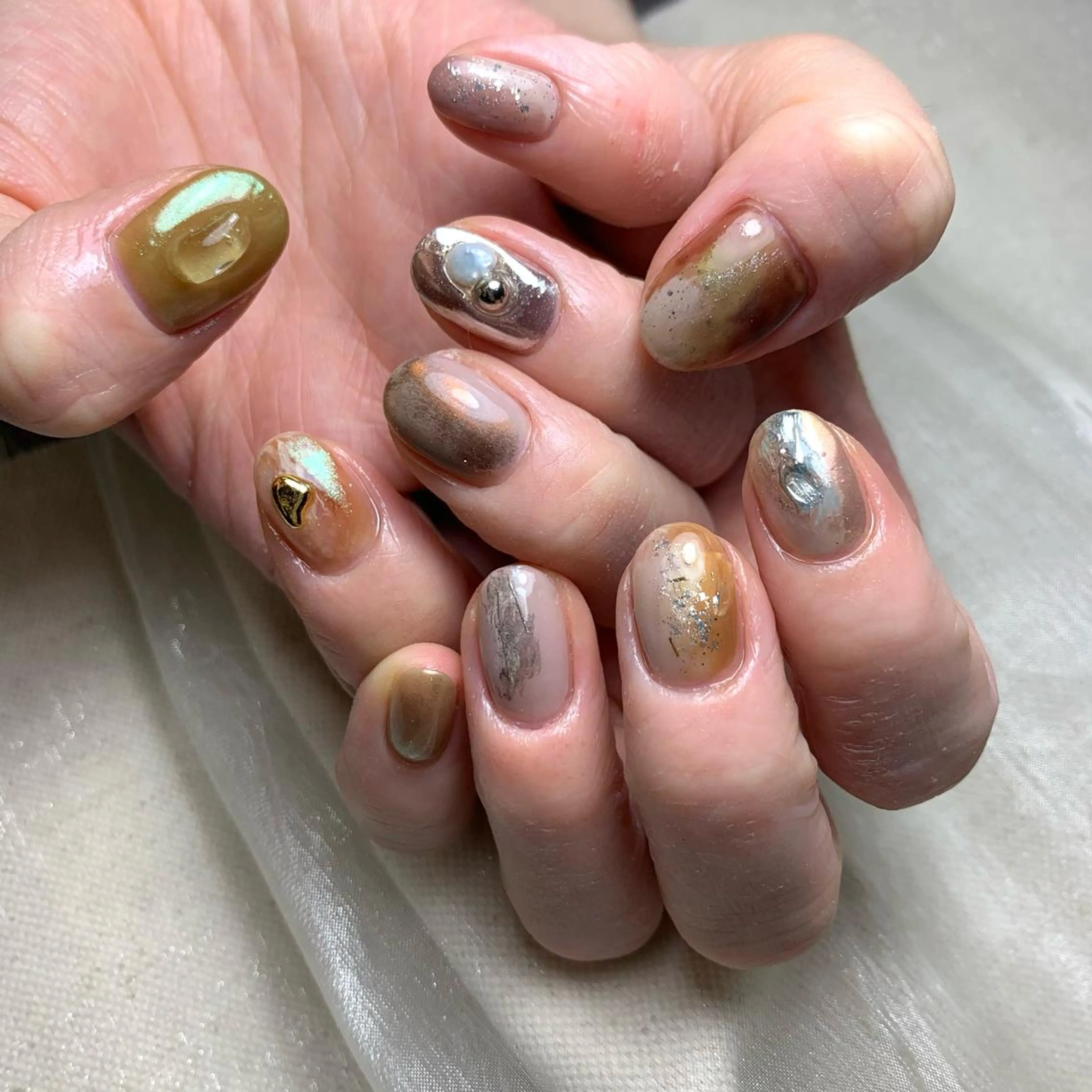 ネイル repos~ルポ~所属・里見 麗のネイルデザイン