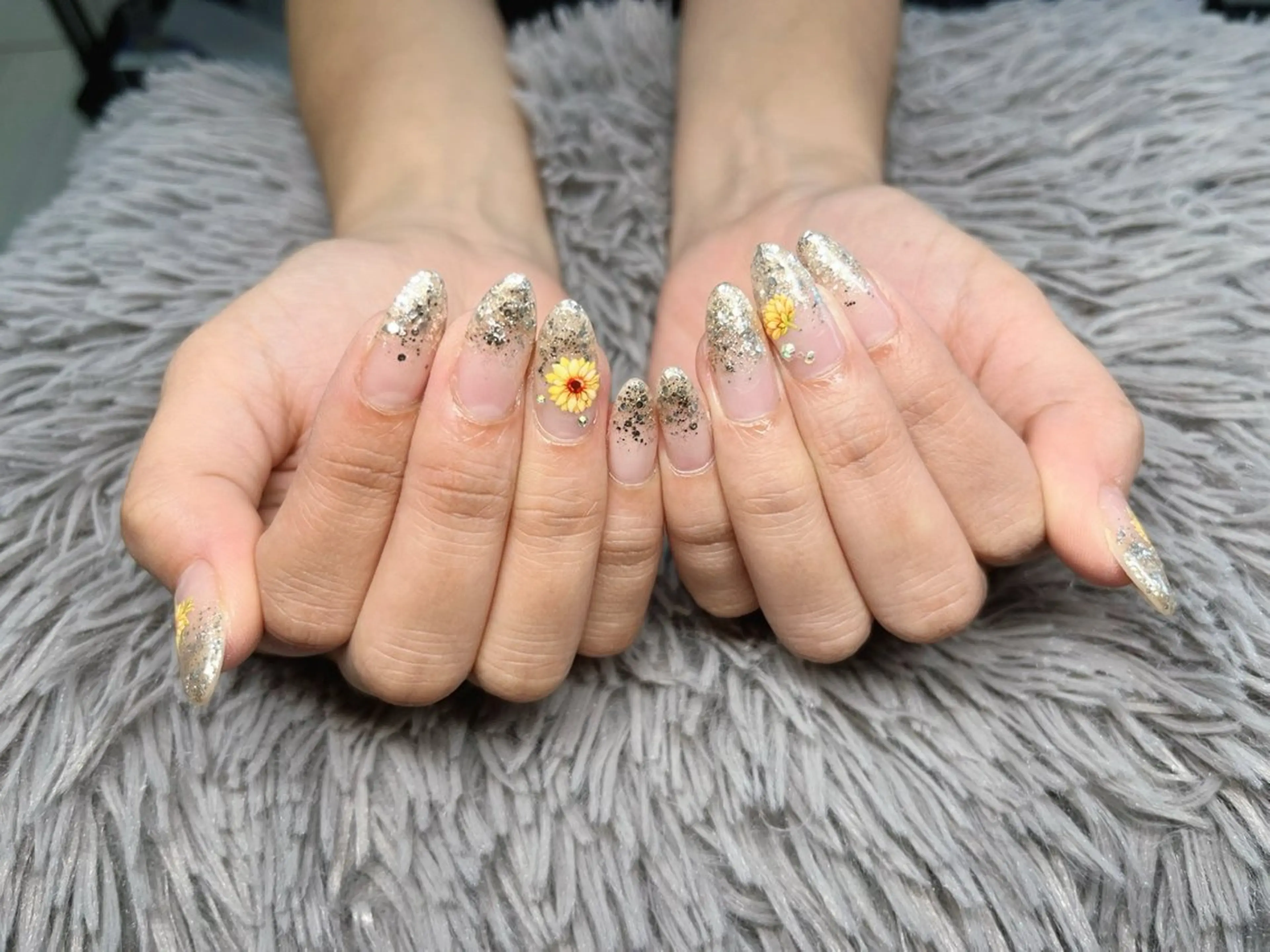 ネイル ラメ(グリッター) ラメグラデーション ek.nail⭐︎ kanaのネイルデザイン