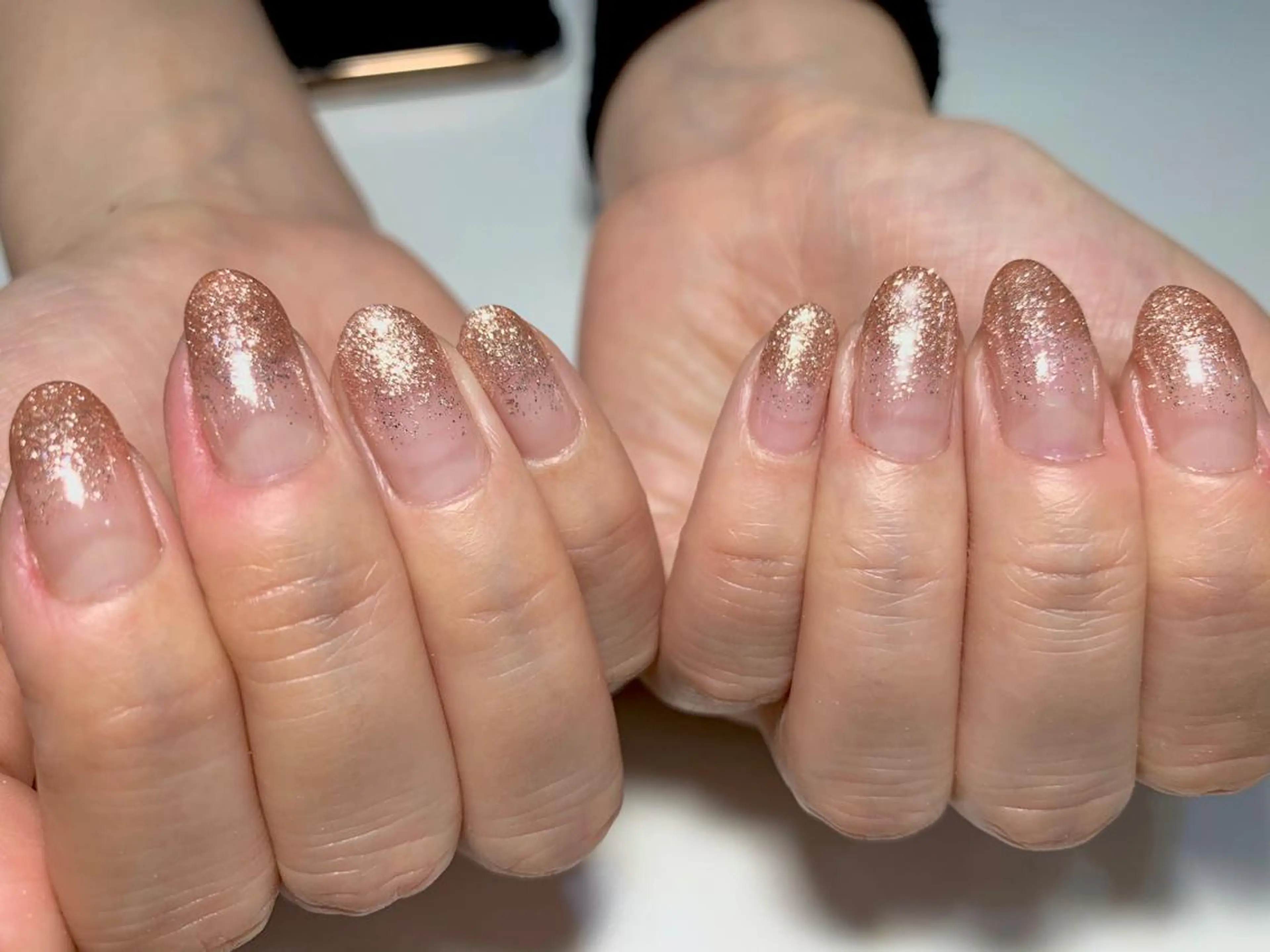 ネイル グラデーション ラメ(グリッター) ラメグラデーション ルリアンチッタ メンズ垢抜け特化の眉毛・アイブロウイメージ