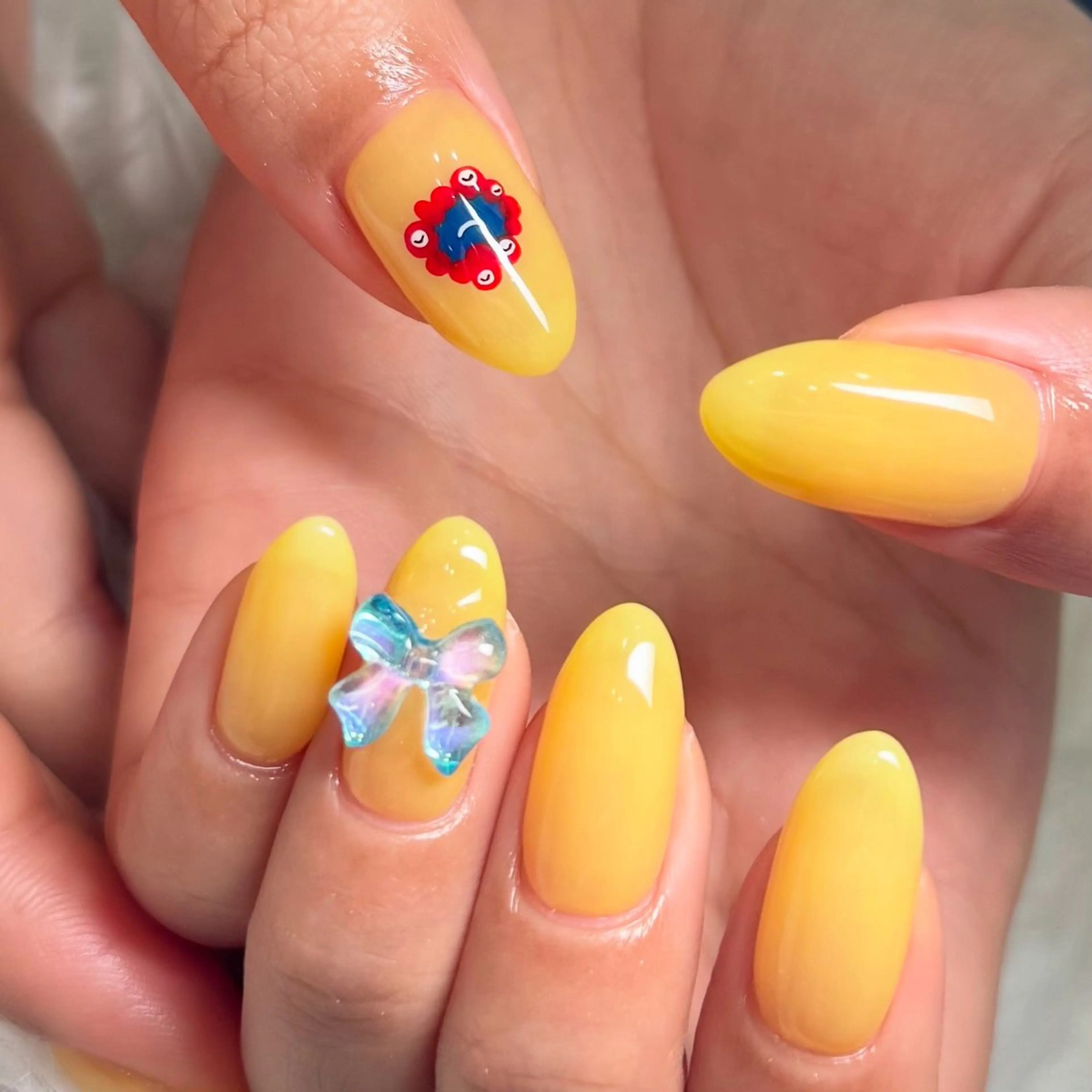 ネイル アートネイル ワンカラーネイル リボン 黄色 ハンドネイル 藤本 楓のネイルデザイン
