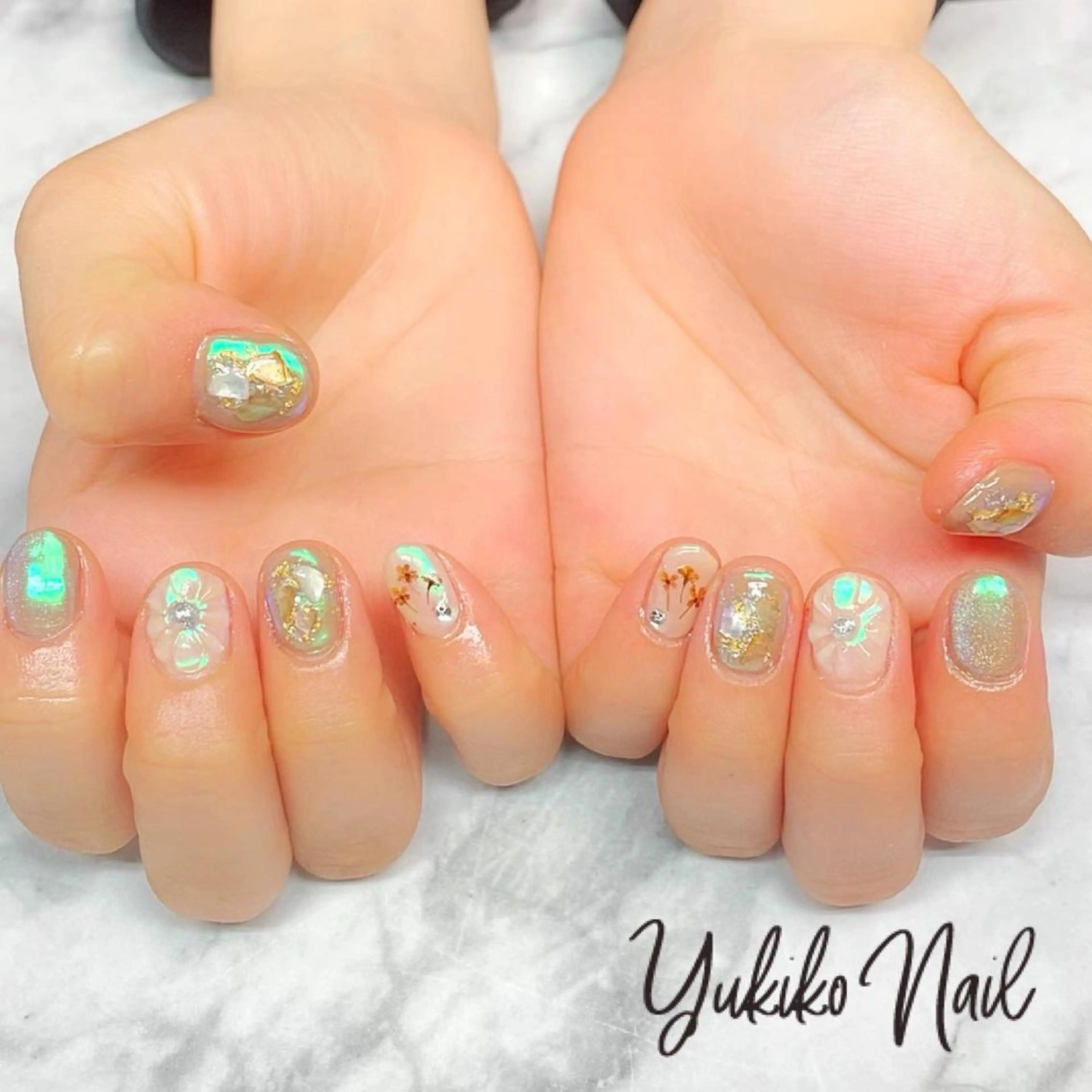 ネイル ブラウン フラワーネイル ぷっくりネイル ハンドネイル ユキコ ネイルのネイルデザイン