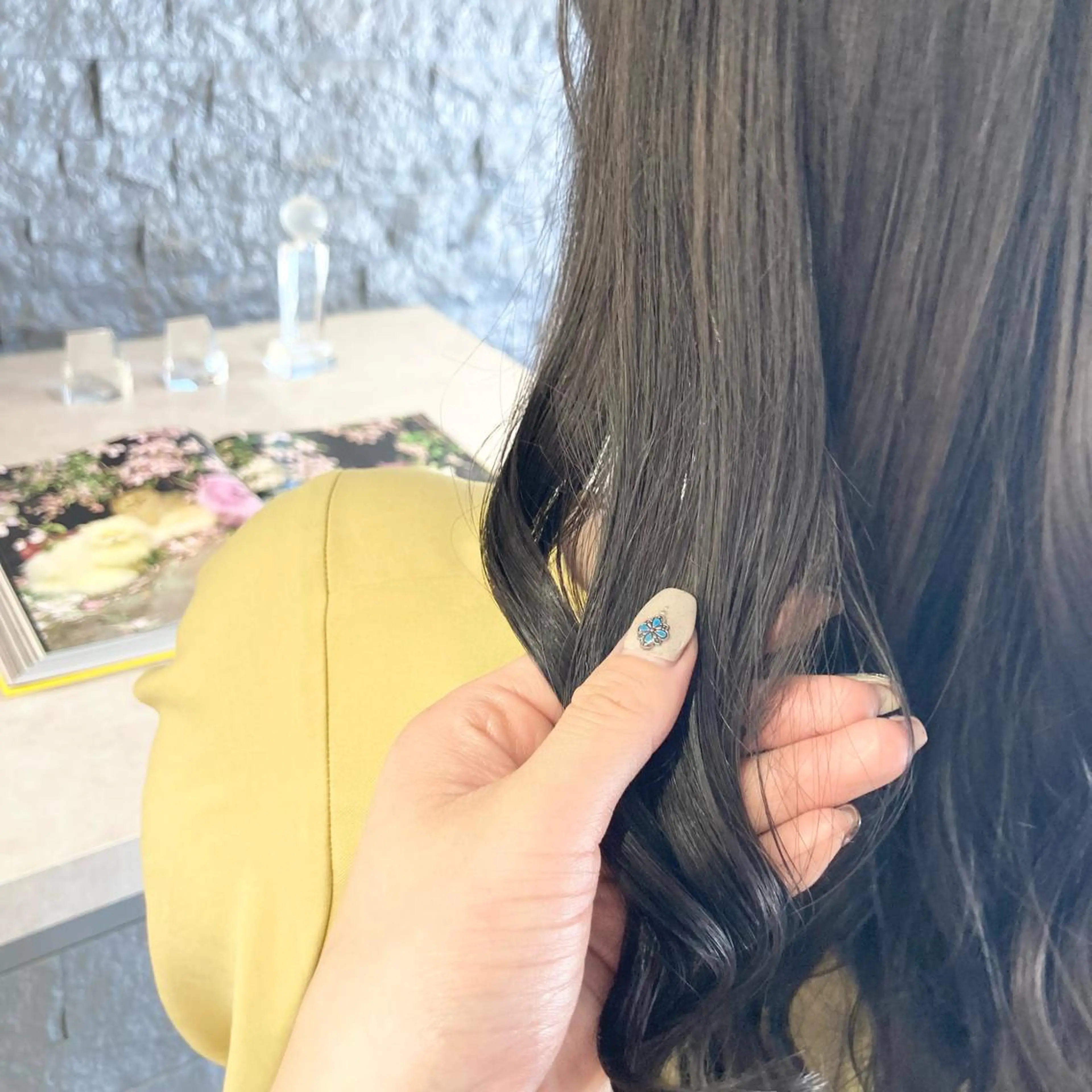 ミディアム カラー 透明感カラー グレージュ たかはし まいのヘアスタイル