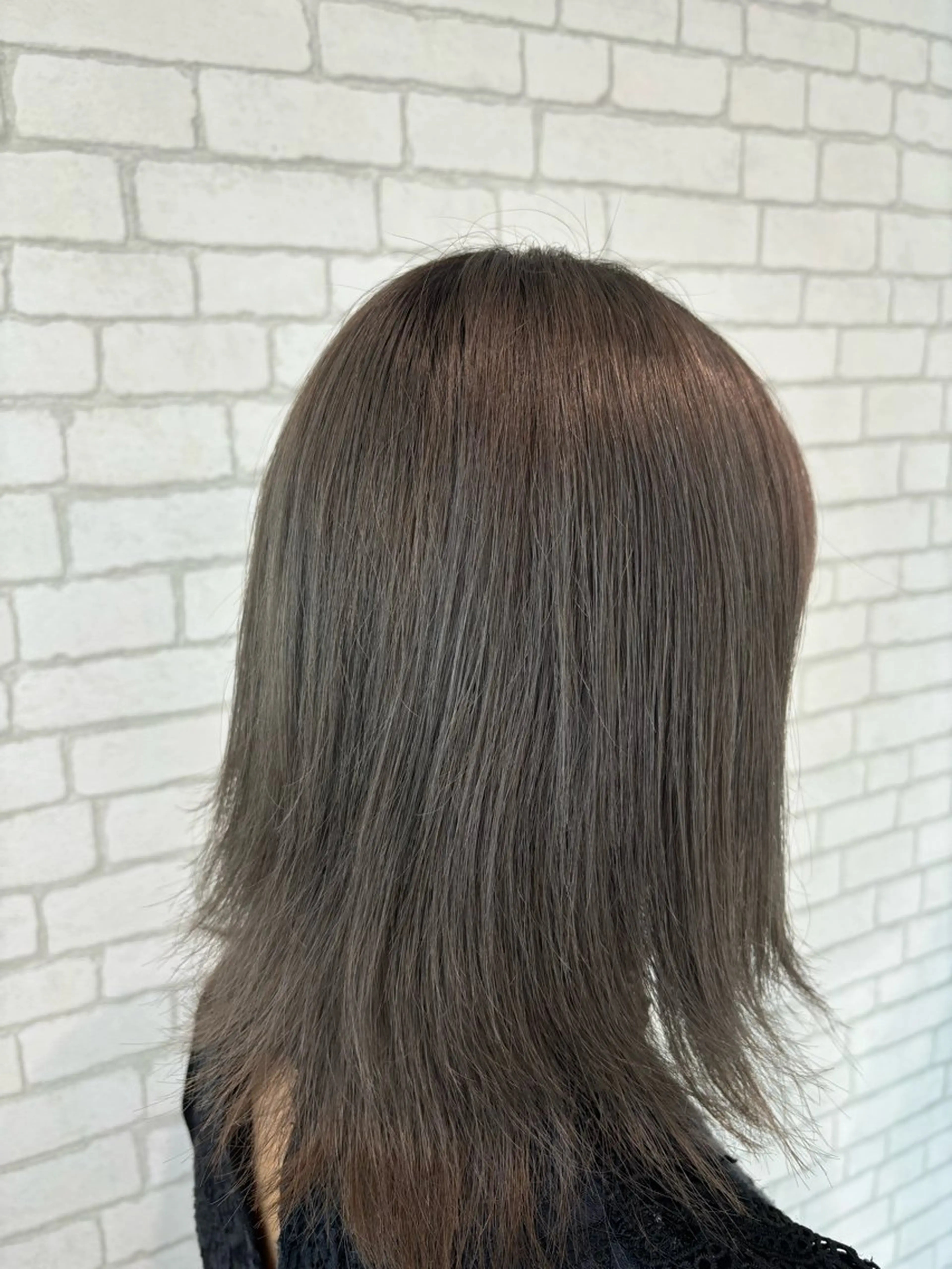 カラー 篠田 綾乃のヘアスタイル