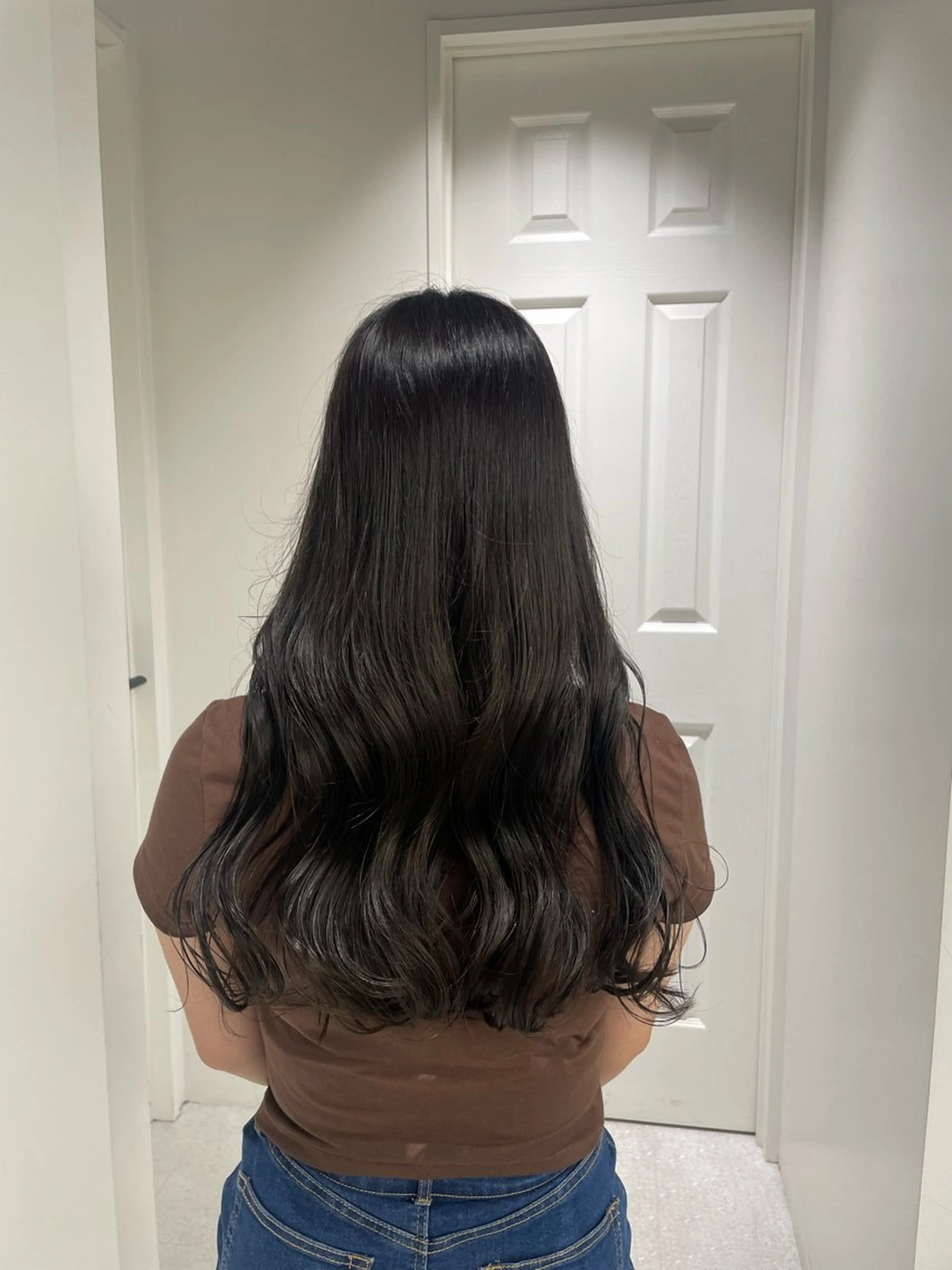 ロング カラー クルミ/ 💕ワンホンネイルのネイルデザイン