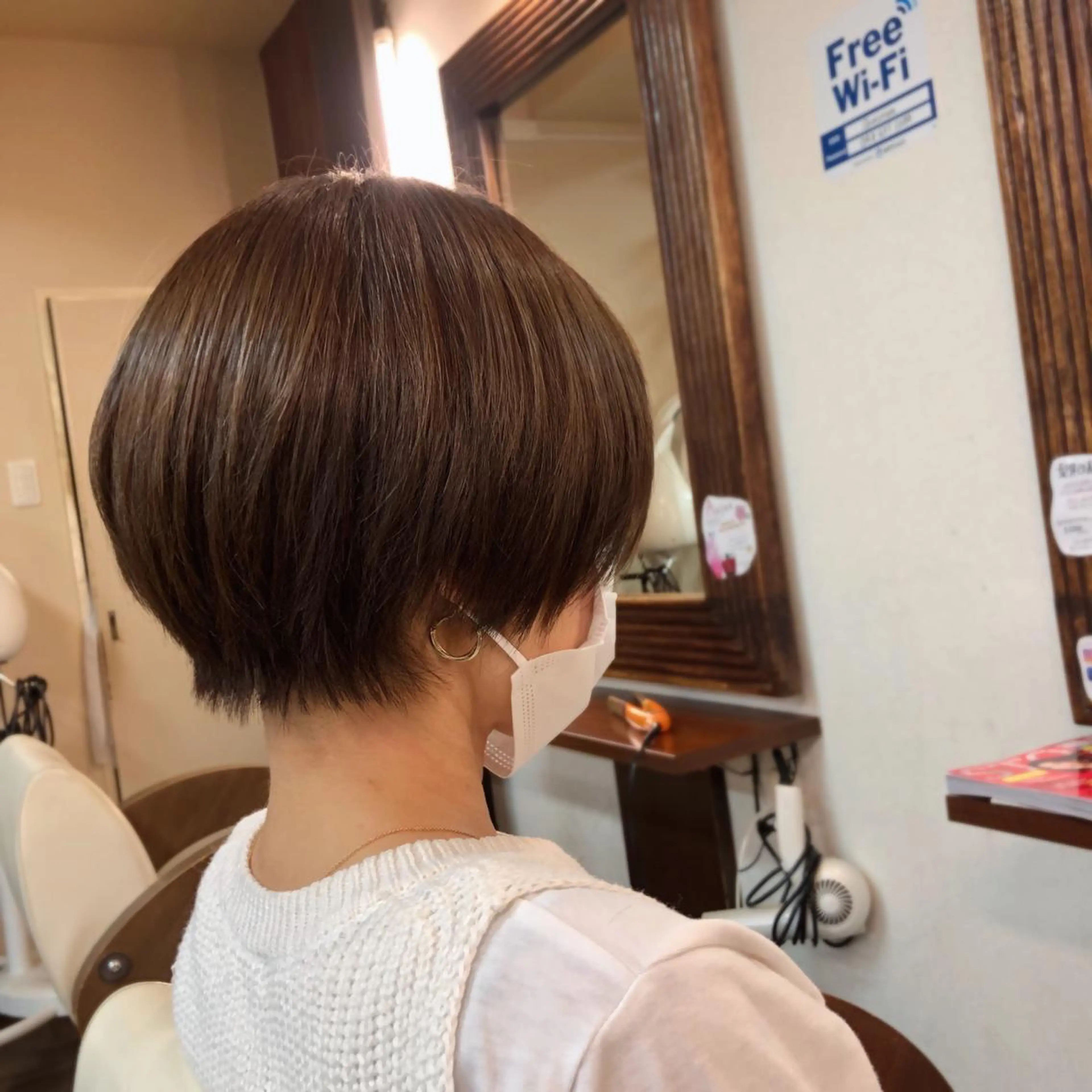 ショート カラー ヘアカラー トリートメント 山崎 絵莉香のヘアスタイル