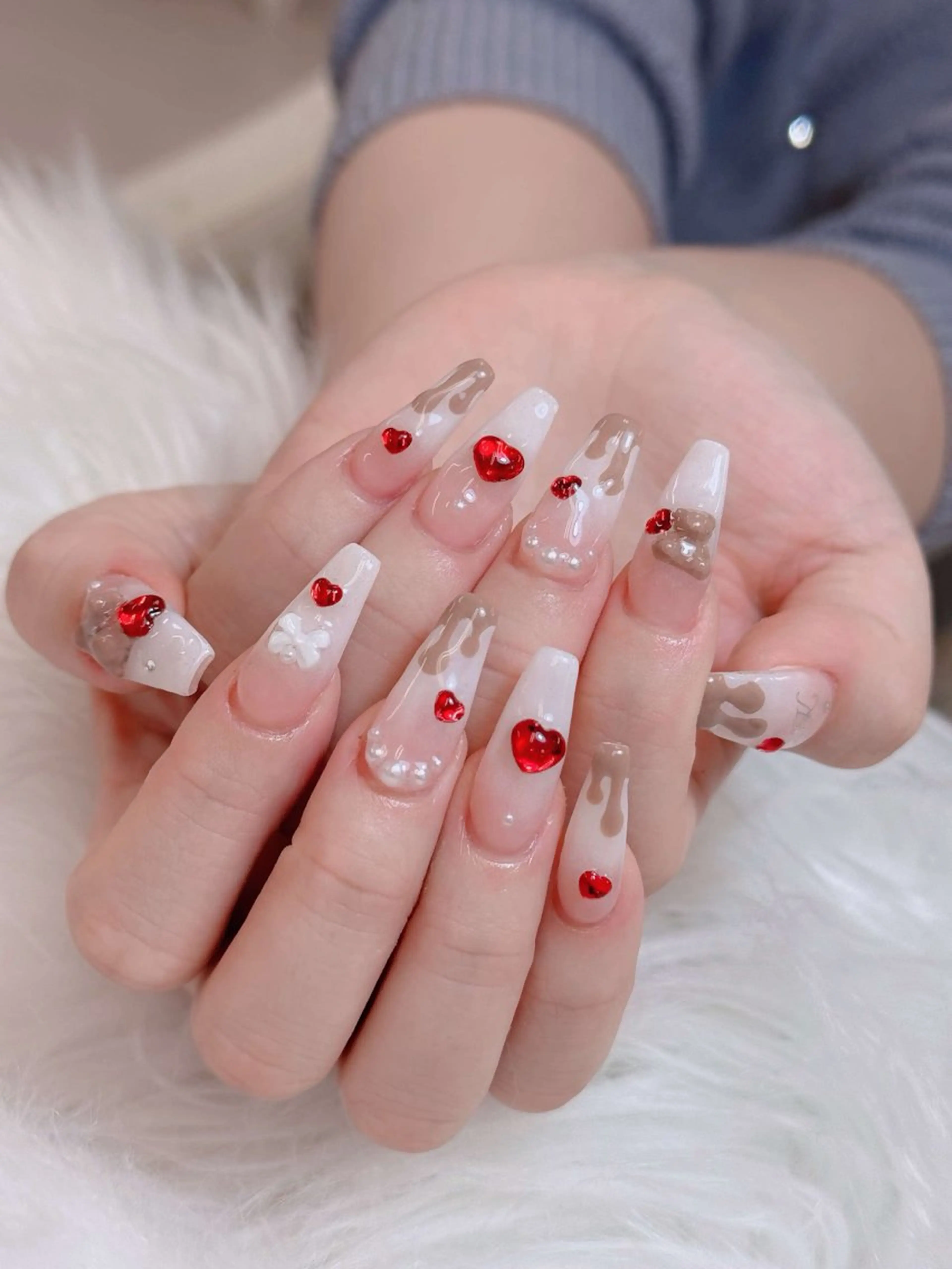 ネイル アートネイル オーロラネイル チークネイル 長さ出し フットネイル ハンドネイル ハンドケア Mio_ Noiranailのネイルデザイン