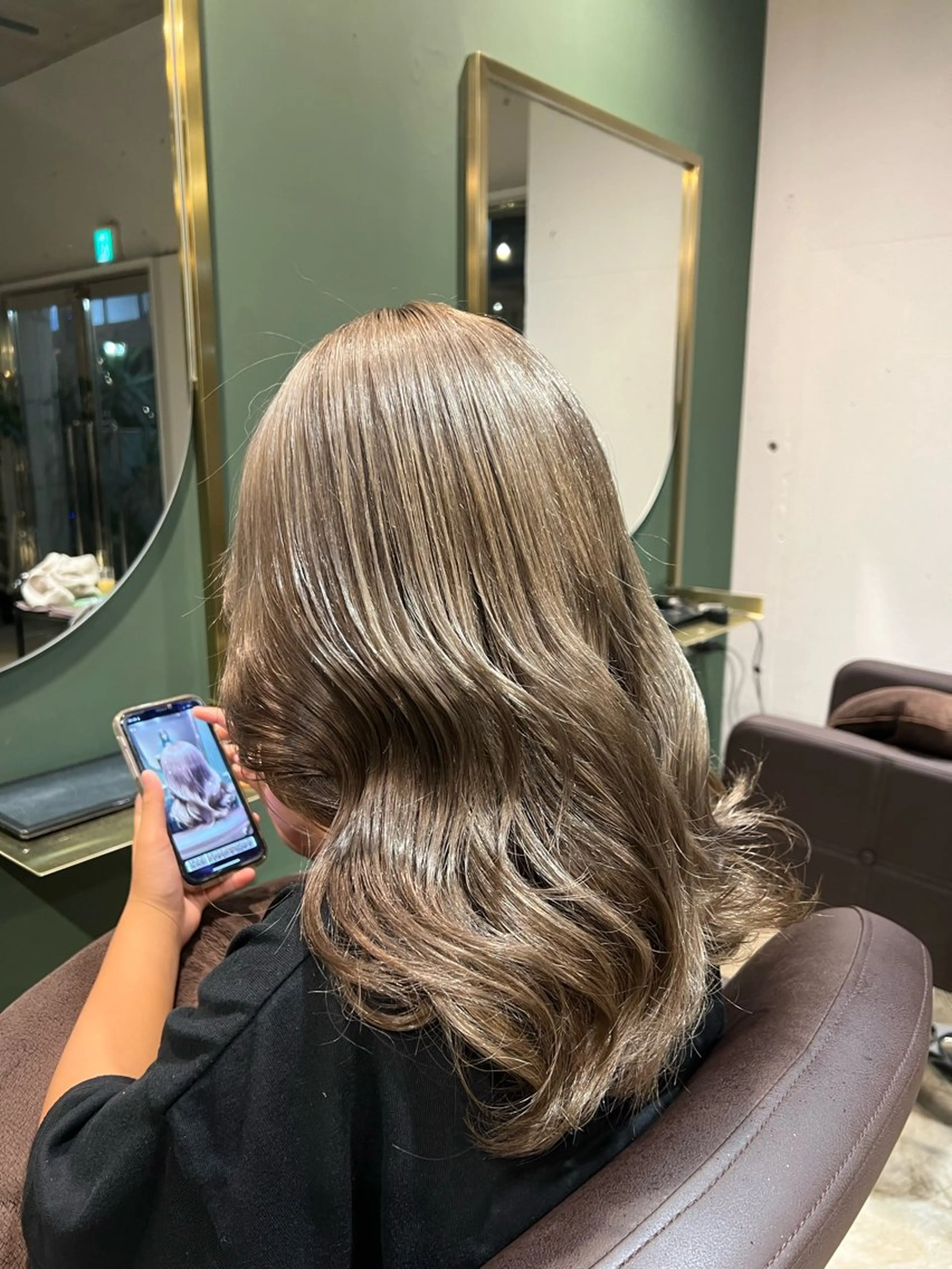 ミディアム カラー ヘアアレンジ ハイトーンカラー カラースペシャリスト しょう🧑🏼‍🎨のヘアスタイル