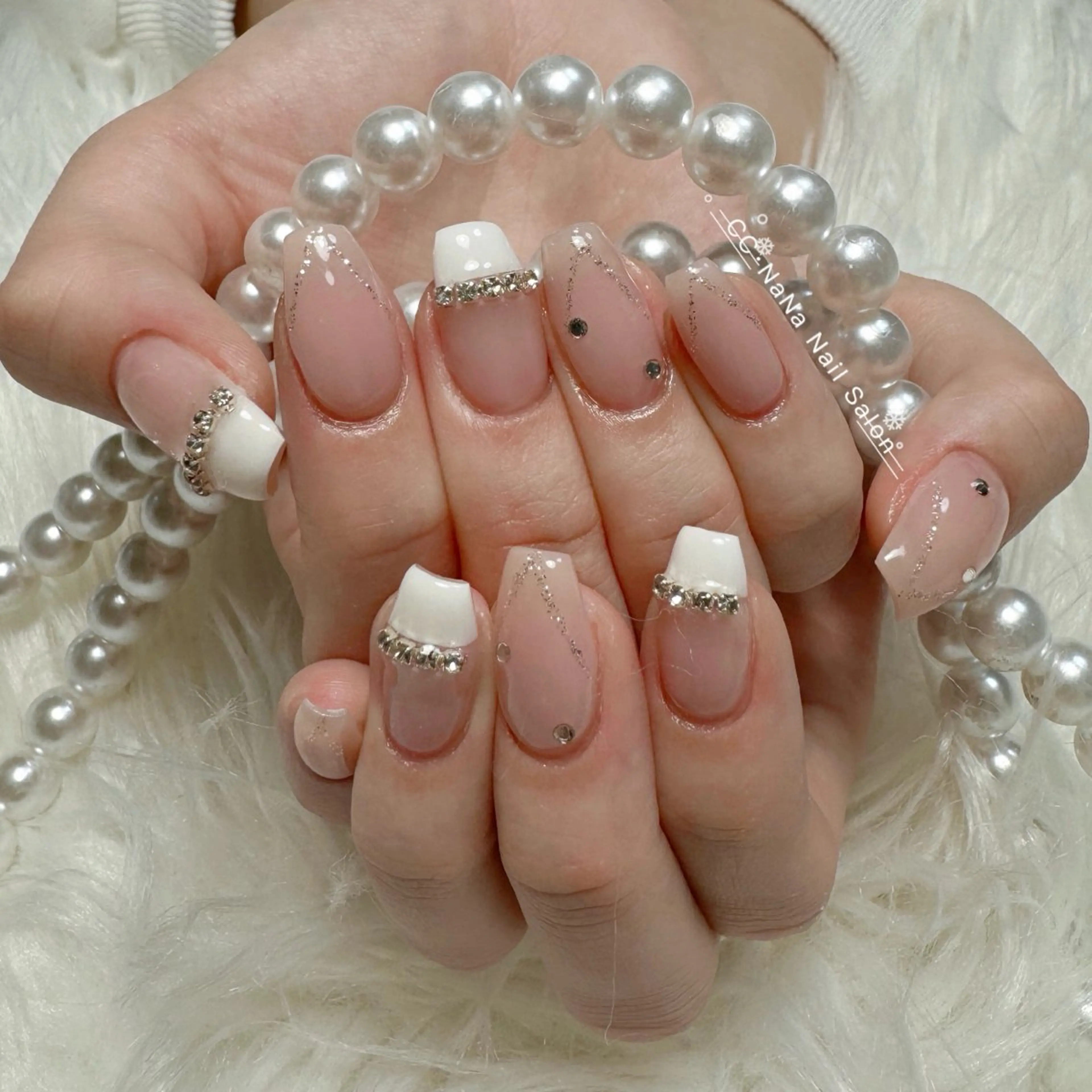 ネイル チークネイル フラッシュネイル ハート キラキラネイル 韓国ネイル ハンドネイル CC  NaNa ワンホンネイル🌙Nのネイルデザイン