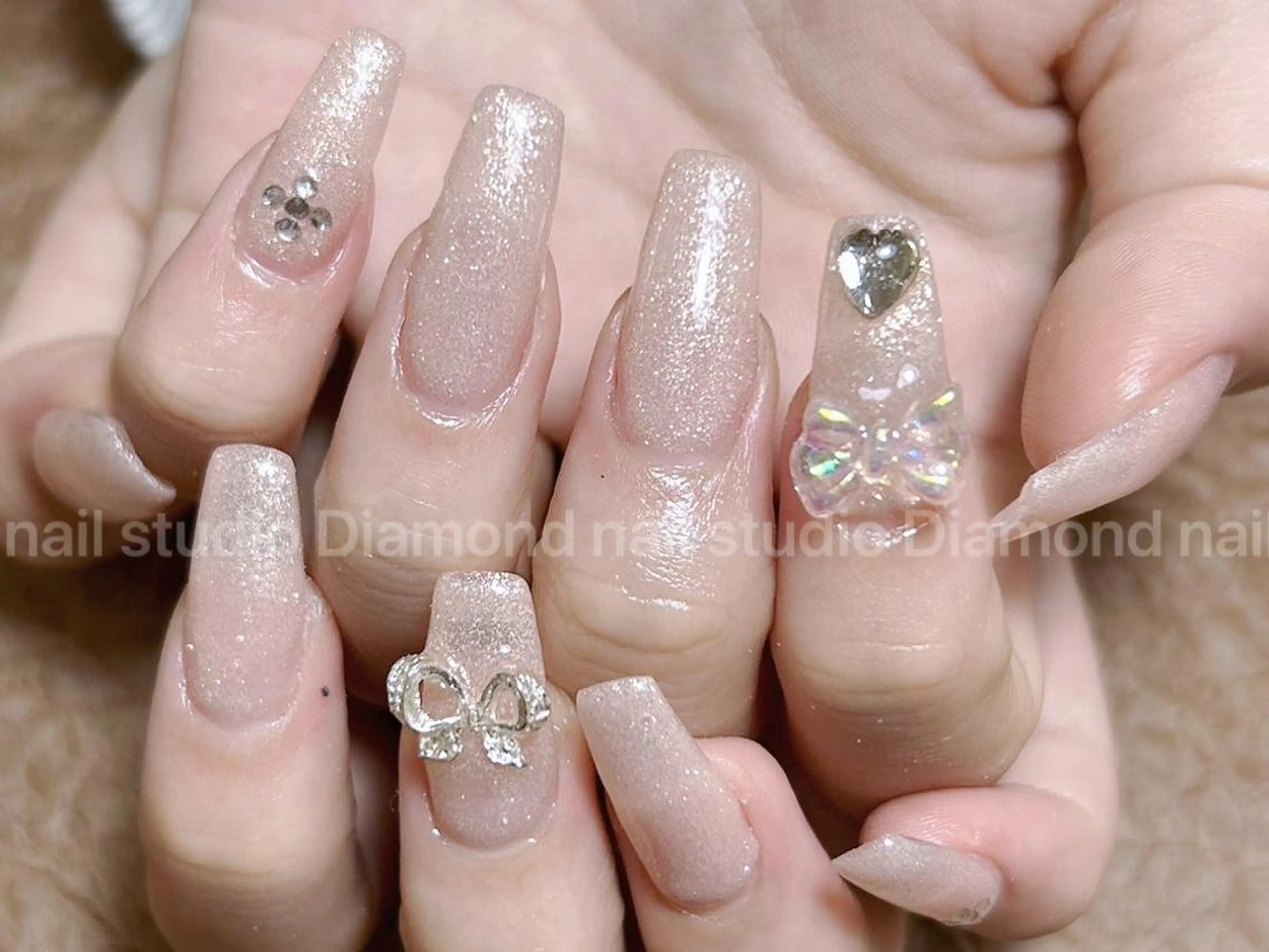 ネイル アートネイル オーロラネイル ガーリー キラキラネイル 韓国ネイル ハンドネイル ハンドケア Diamond 🚢のネイルデザイン