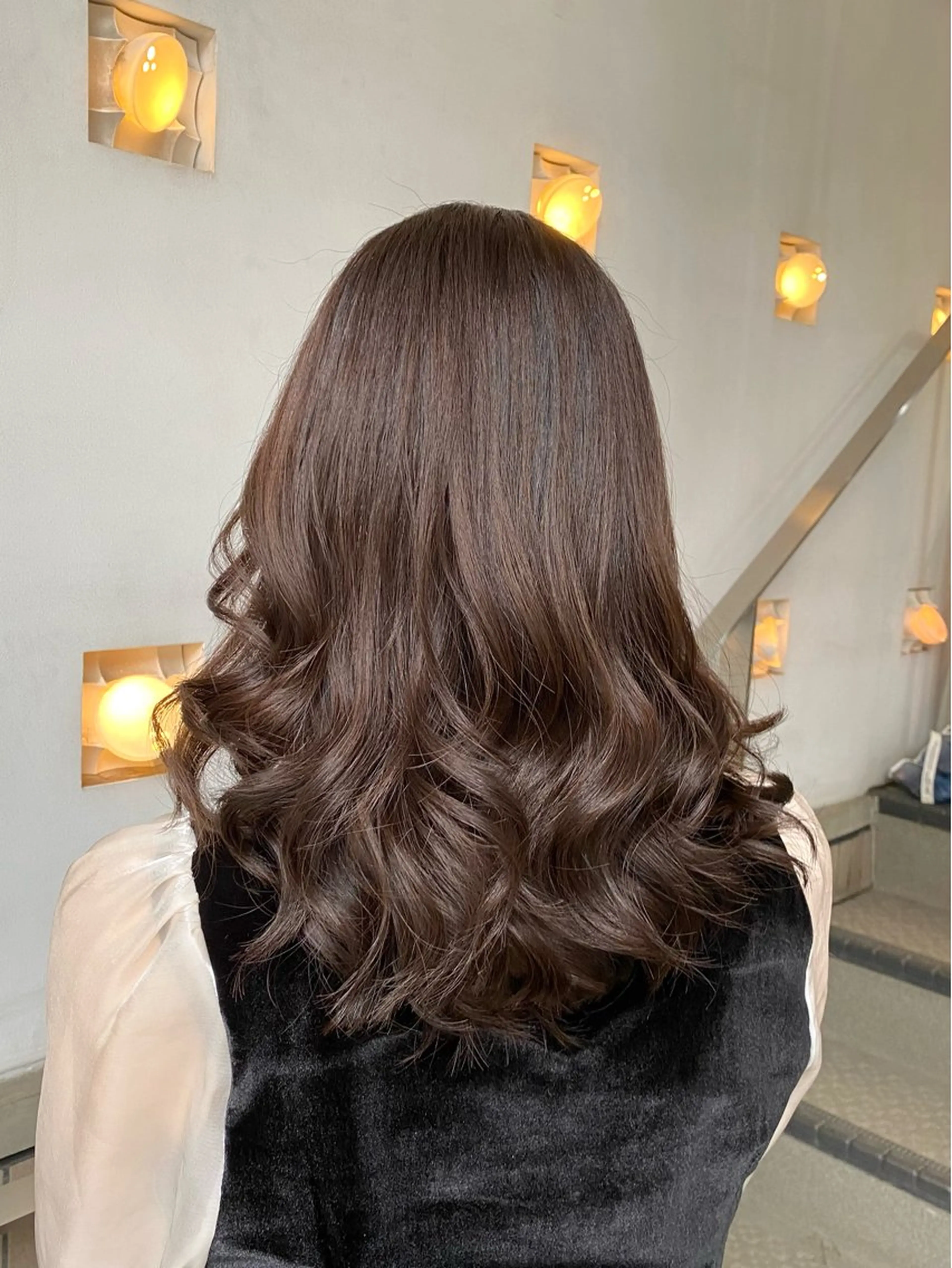 ミディアム カラー グレージュ ミルクティーグレージュ レイヤーカット カット ヘアカラー トリートメント 統括マネージャー/ 髪のドクター/前原悟のヘアスタイル